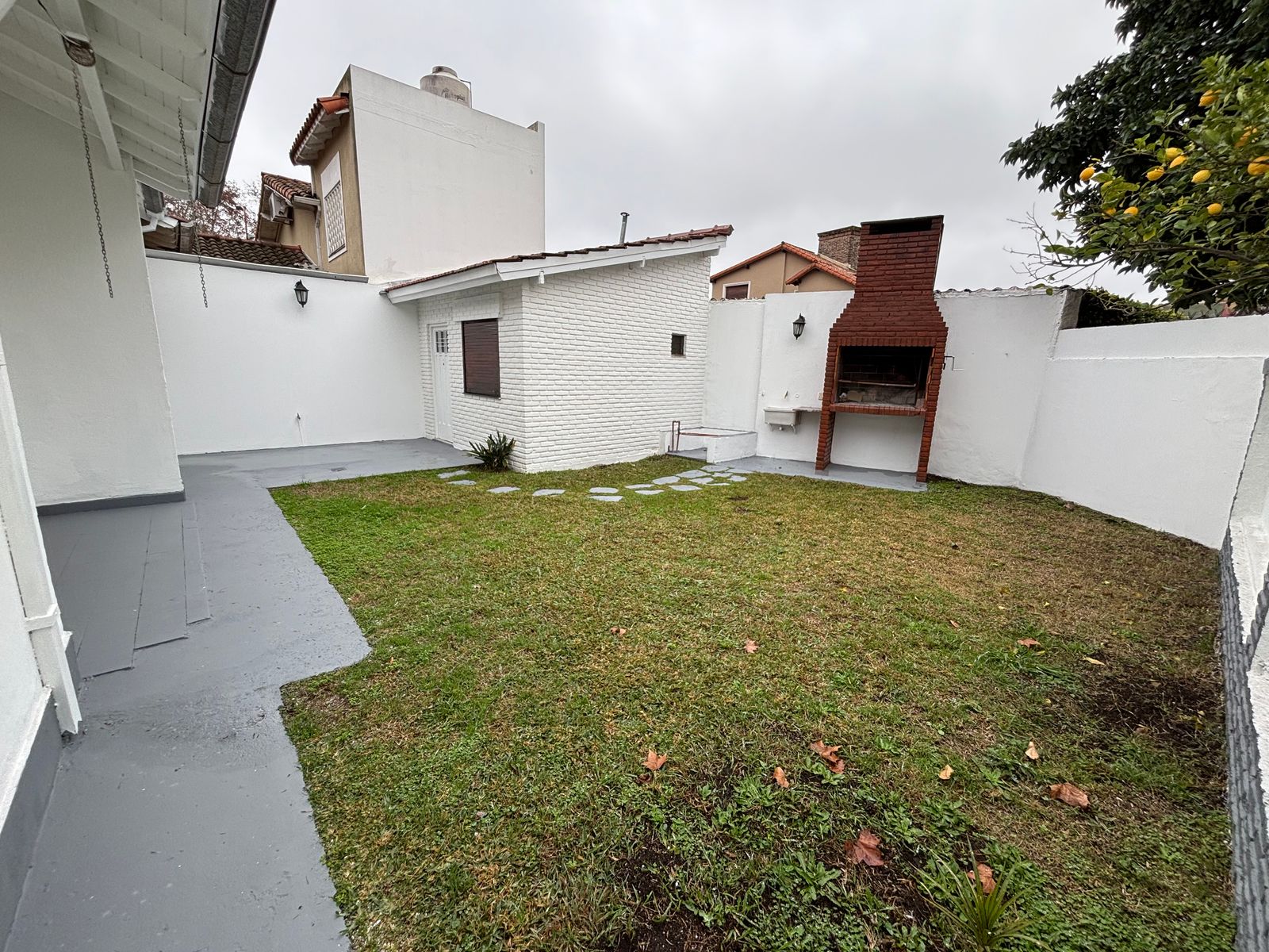 Alas Argentinas y Lilienthal, chalet sobre lote de 10 x 20 — foto 12