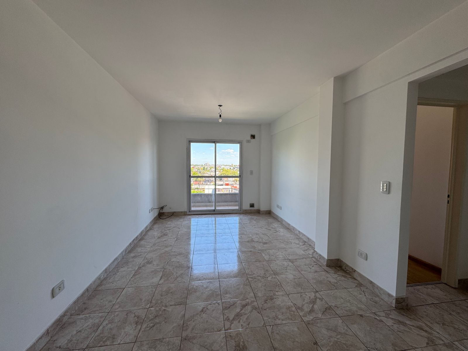 DEPARTAMENTO DE 2 AMBIENTES CON COCHERA — foto 5