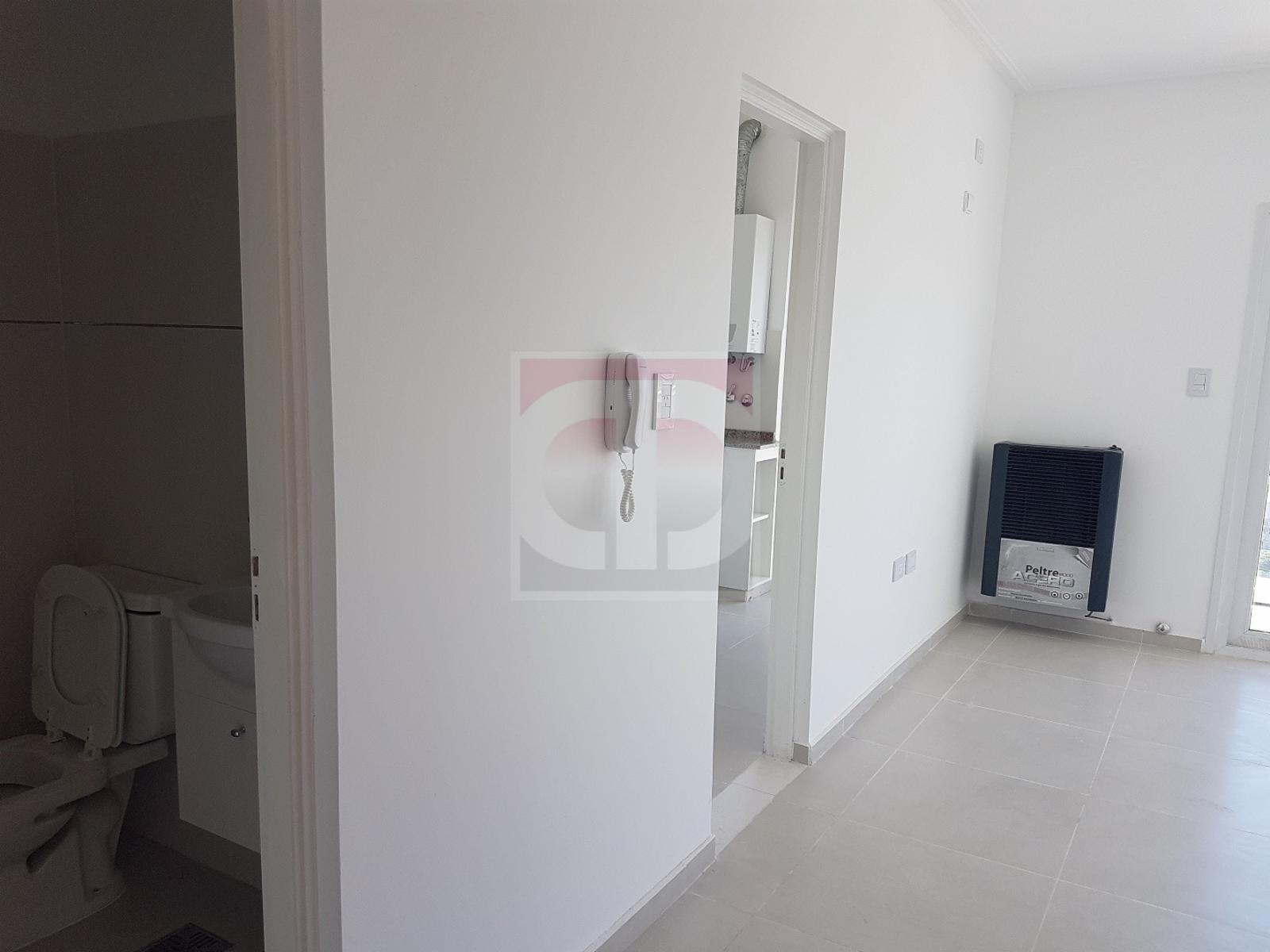 Venta departamento 1 dormitorio - 2 baños, edificio Don Bosco