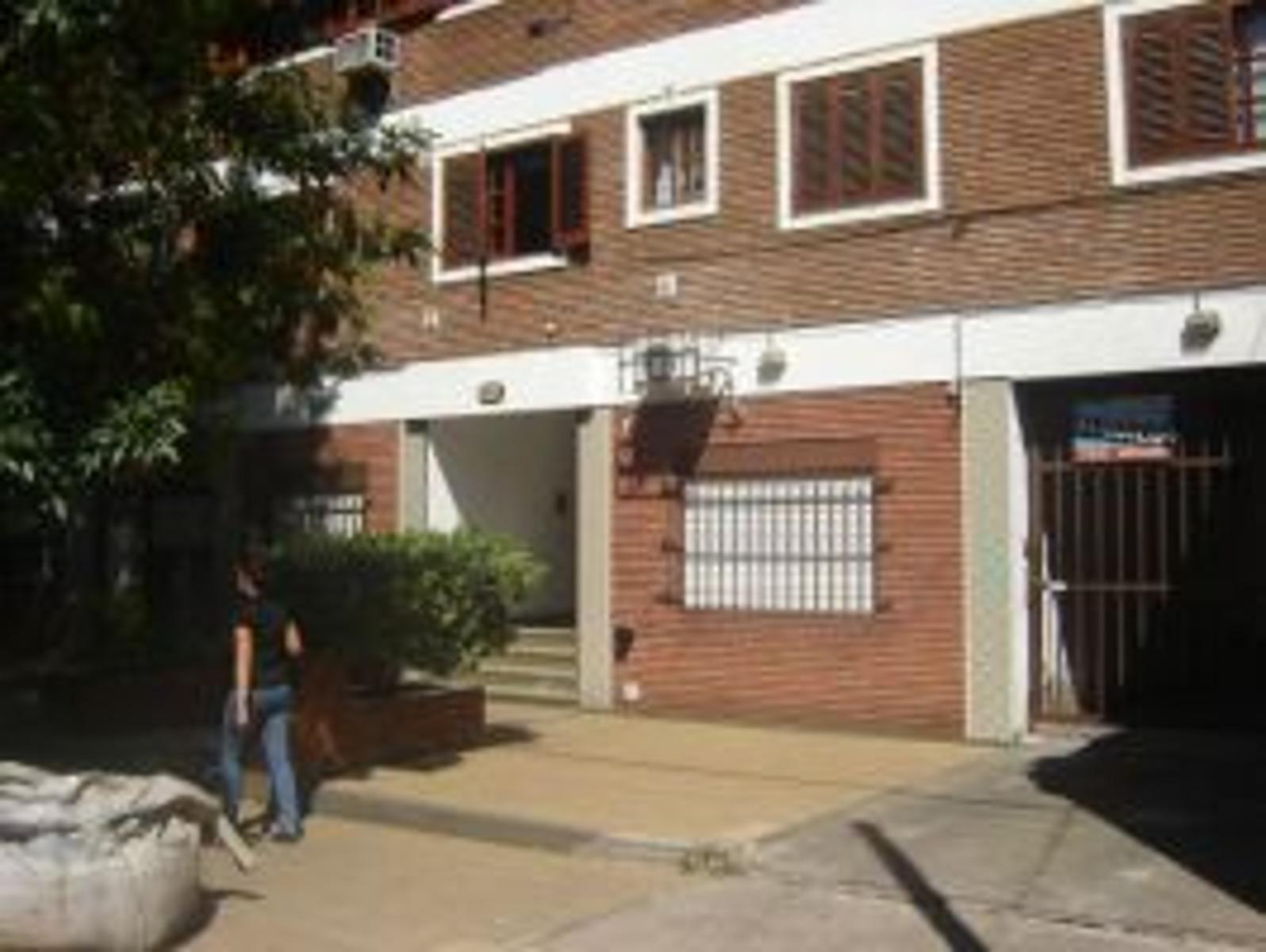 Depósito y cochera en Adrogué - 1