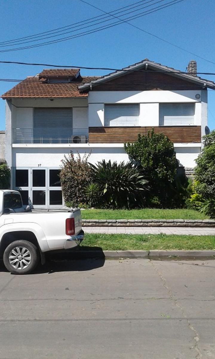 CHALET de categoría en Llavallol