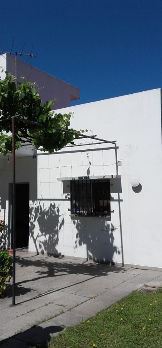 Venta de casa en Burzaco apta crédito bancario