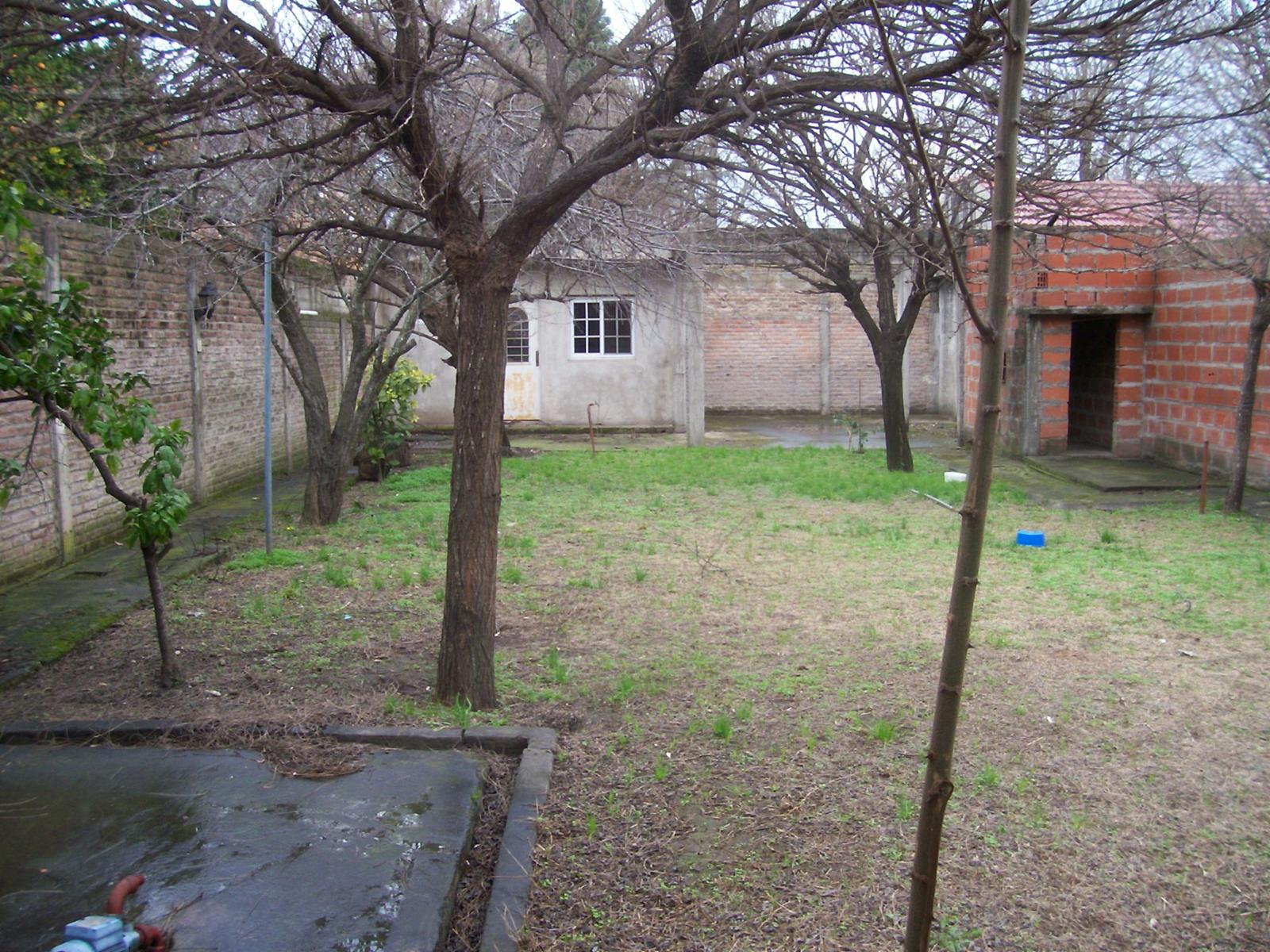 Venta de Amplio chalet en muy buena zona de Glew. Posibilidad de Financiación. — foto 5