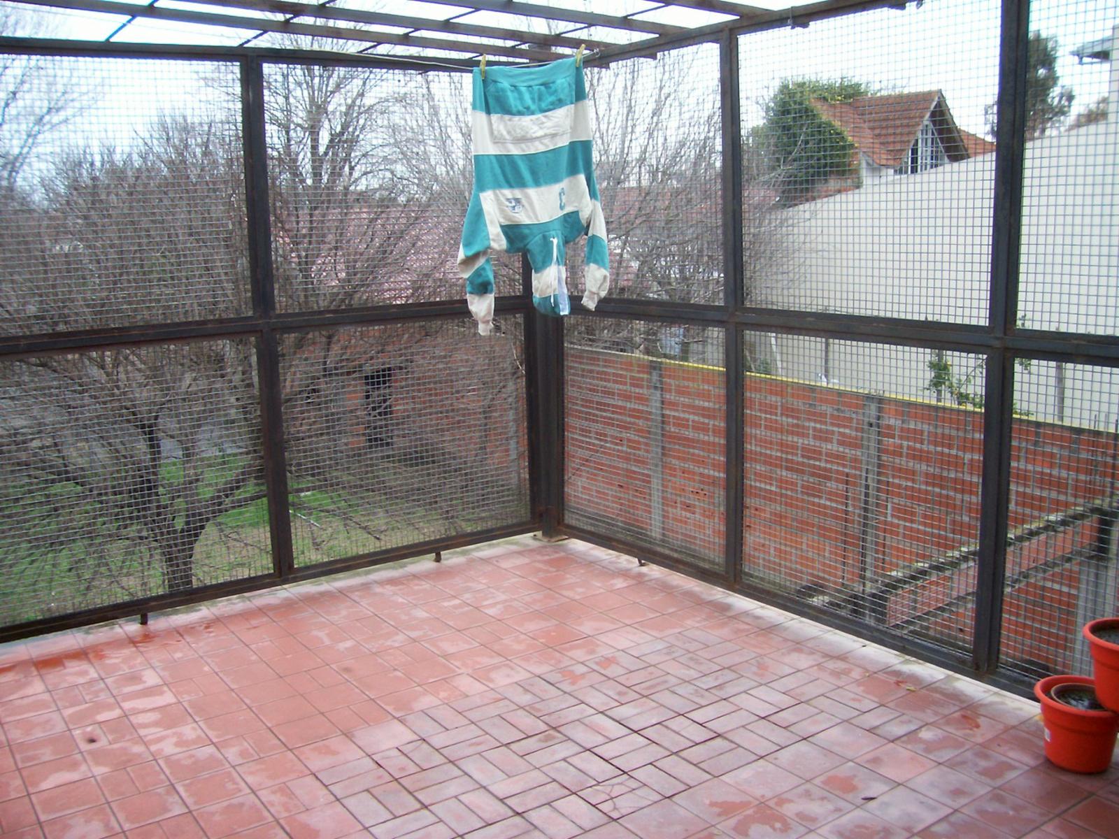 Venta de Amplio chalet en muy buena zona de Glew. Posibilidad de Financiación. — foto 8