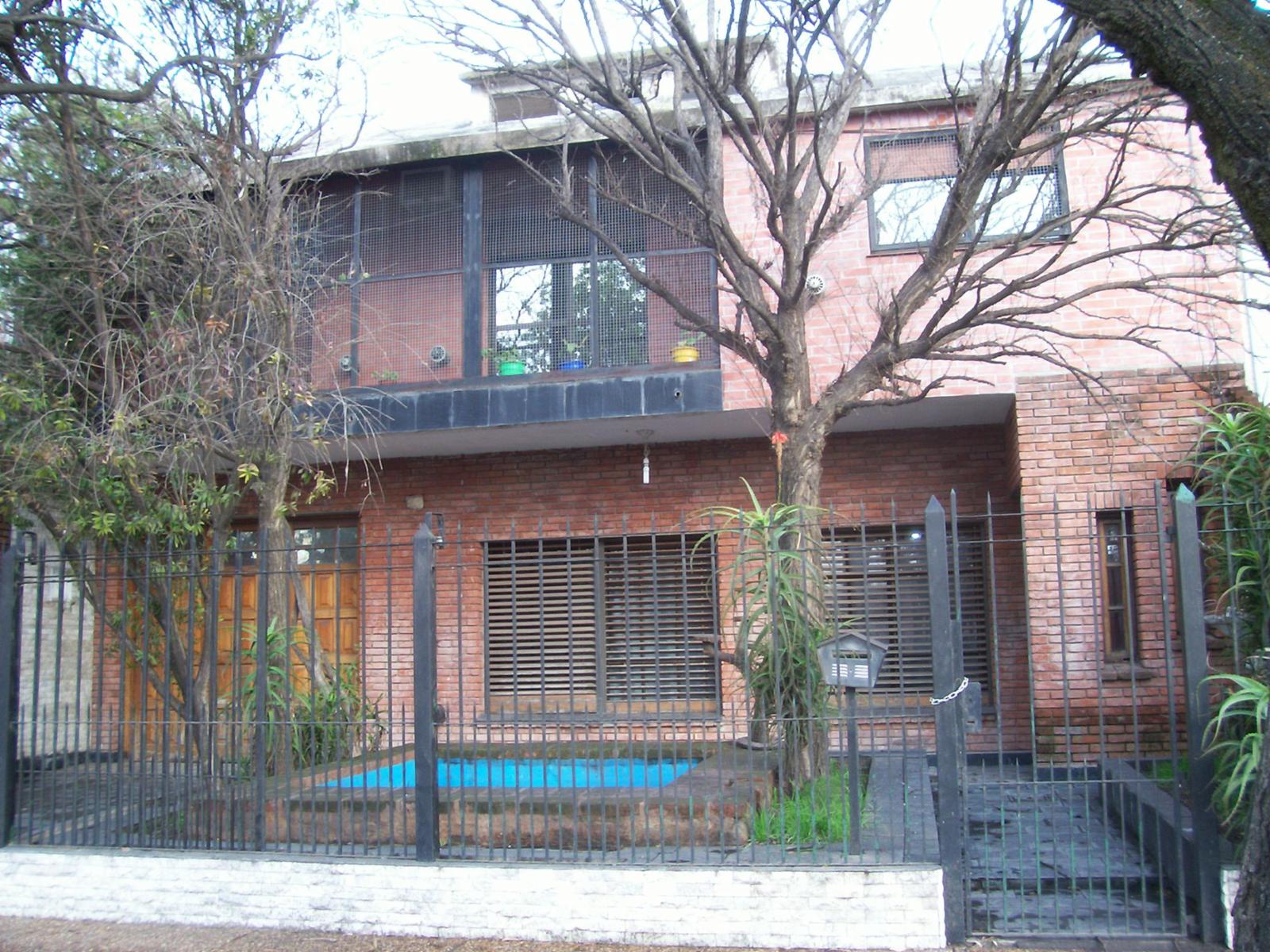 Venta de Amplio chalet en muy buena zona de Glew. Posibilidad de Financiación. — foto 12
