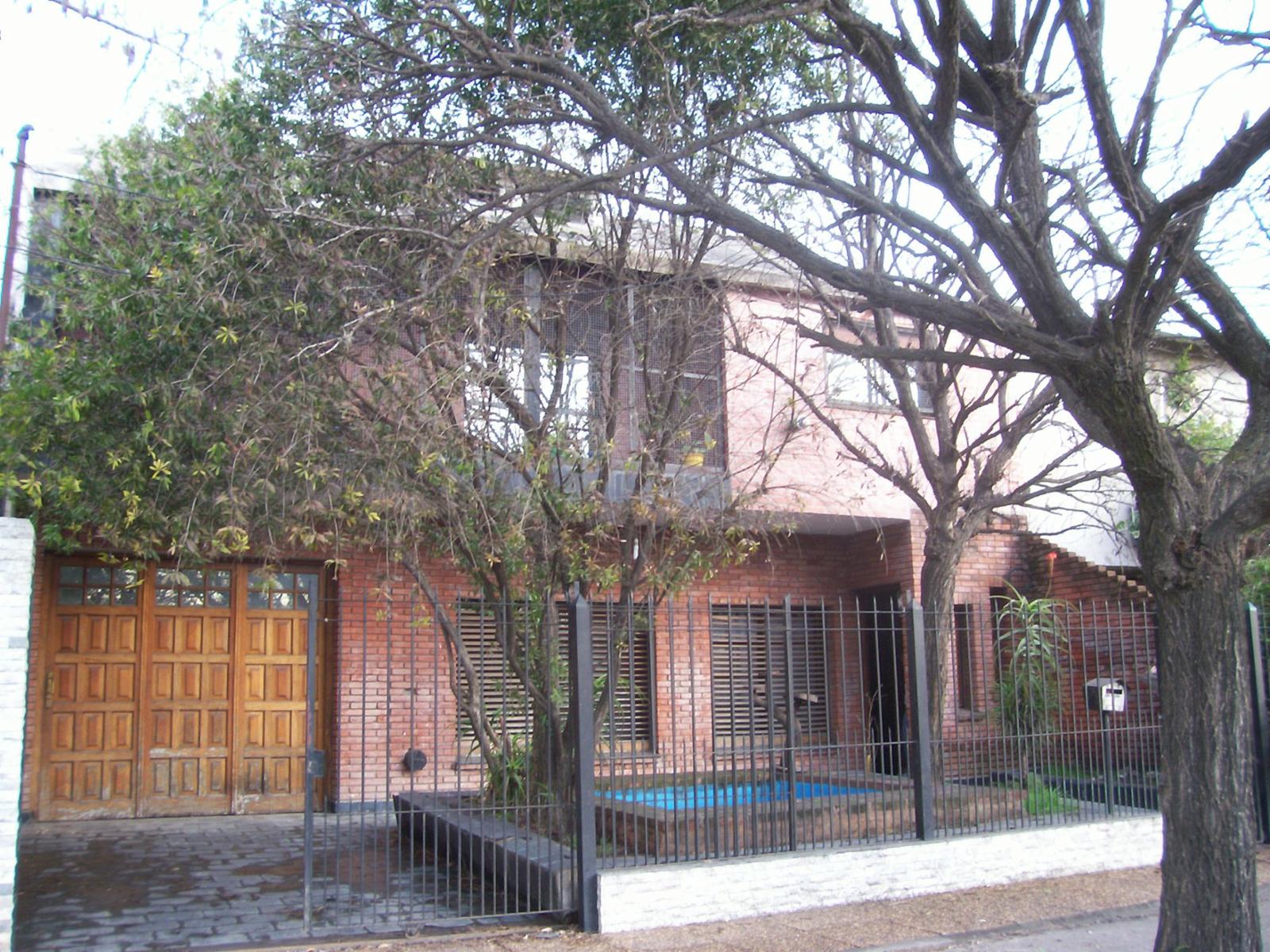 Venta de Amplio chalet en muy buena zona de Glew. Posibilidad de Financiación. — foto 13
