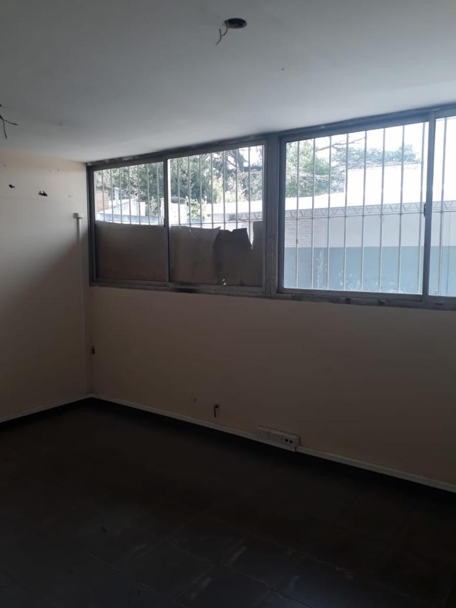 Alquiler de importante local de oficinas en Adrogué - 13