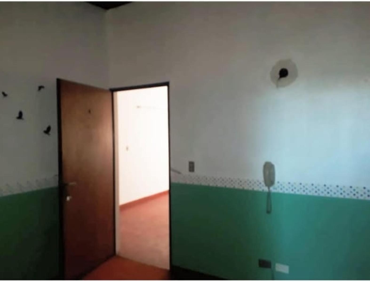 Venta de oficina en Adrogué - 1