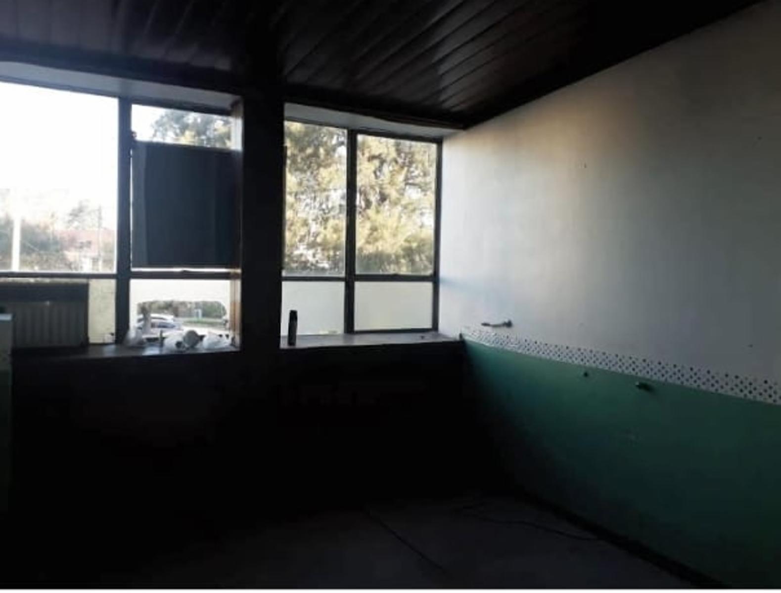 Venta de oficina en Adrogué - 2
