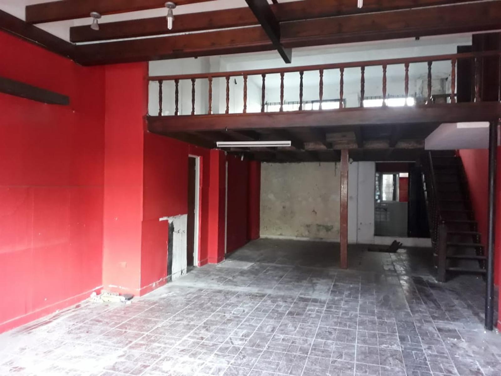 Venta de Local en excelente zona de Adrogué - 3