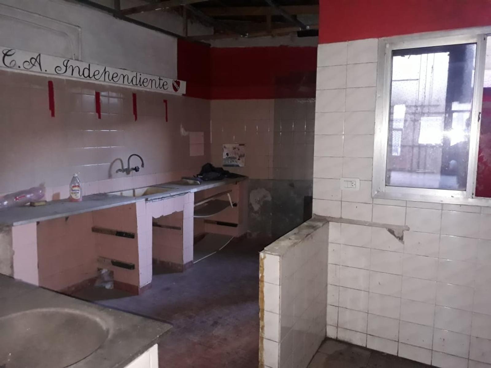 Venta de Local en excelente zona de Adrogué - 6