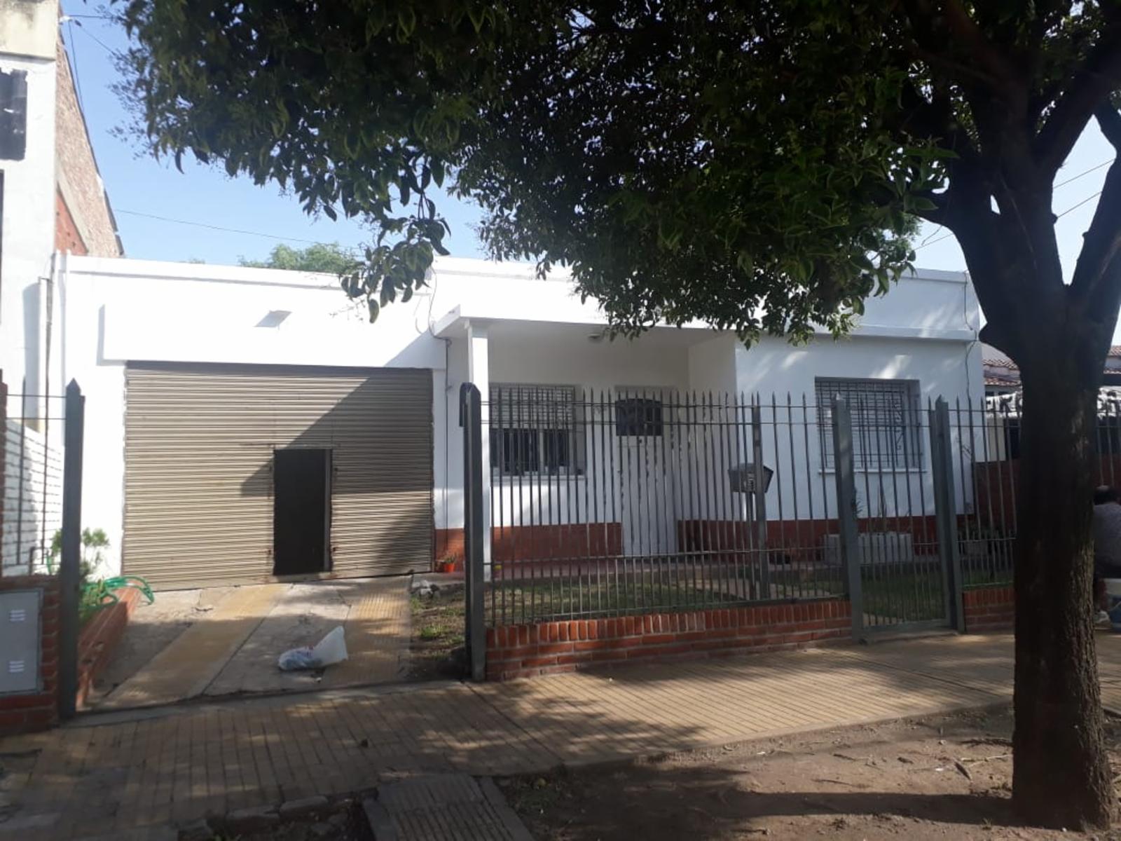 Venta de casa sobre avenida Segui