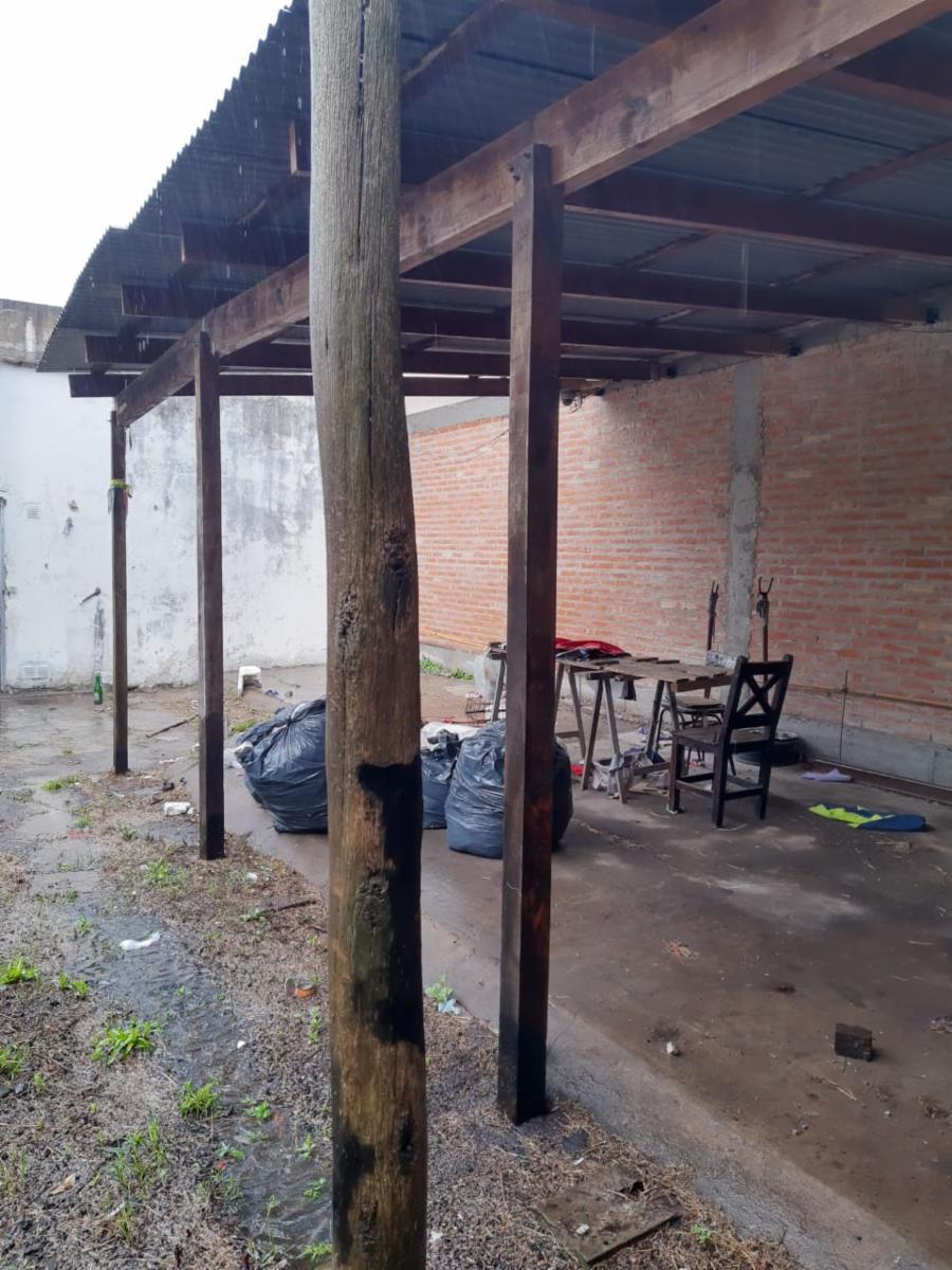 Venta de galpón en Luis Guillón - 4