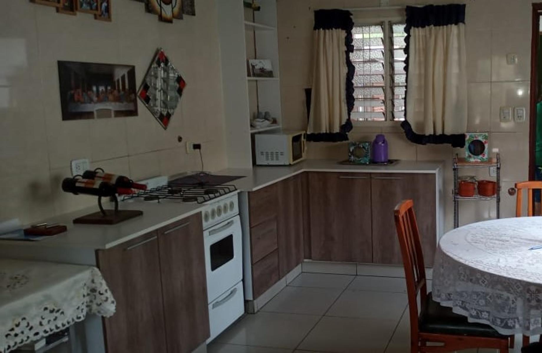 Venta de casa con departamento al fondo en José Mármol — foto 2