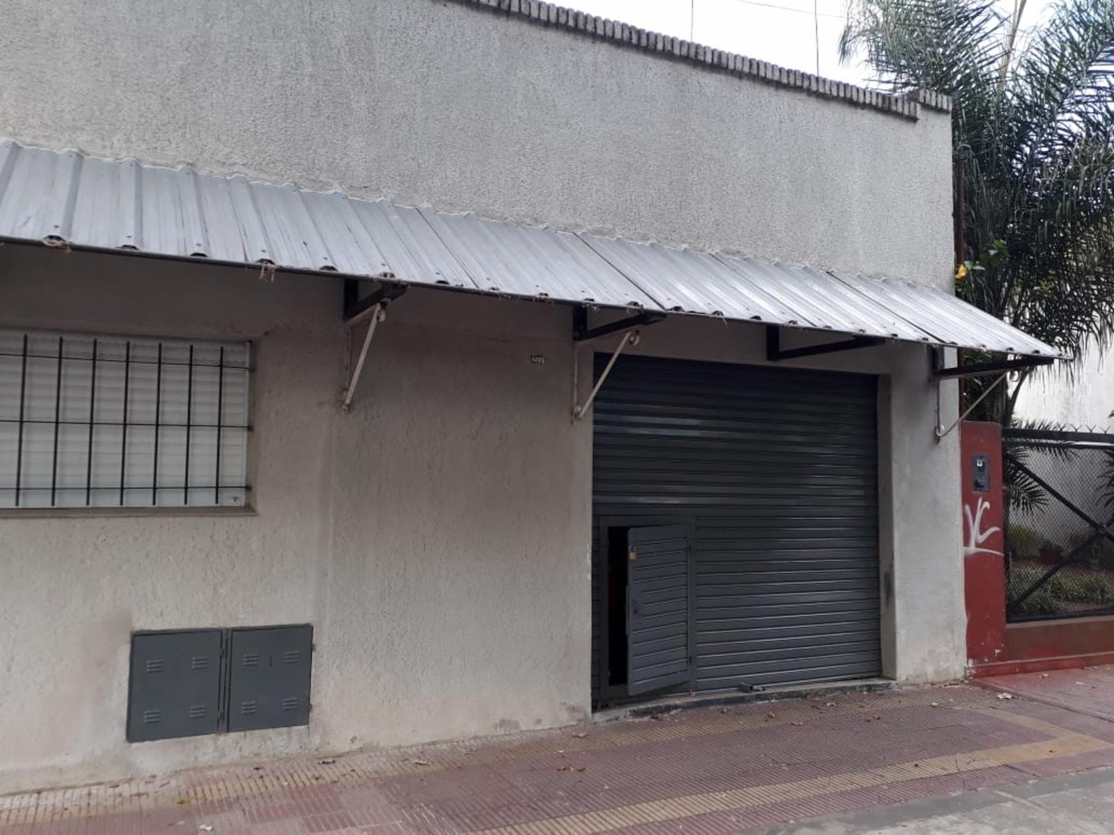 Alquiler de local con depósito en Adrogué - 1