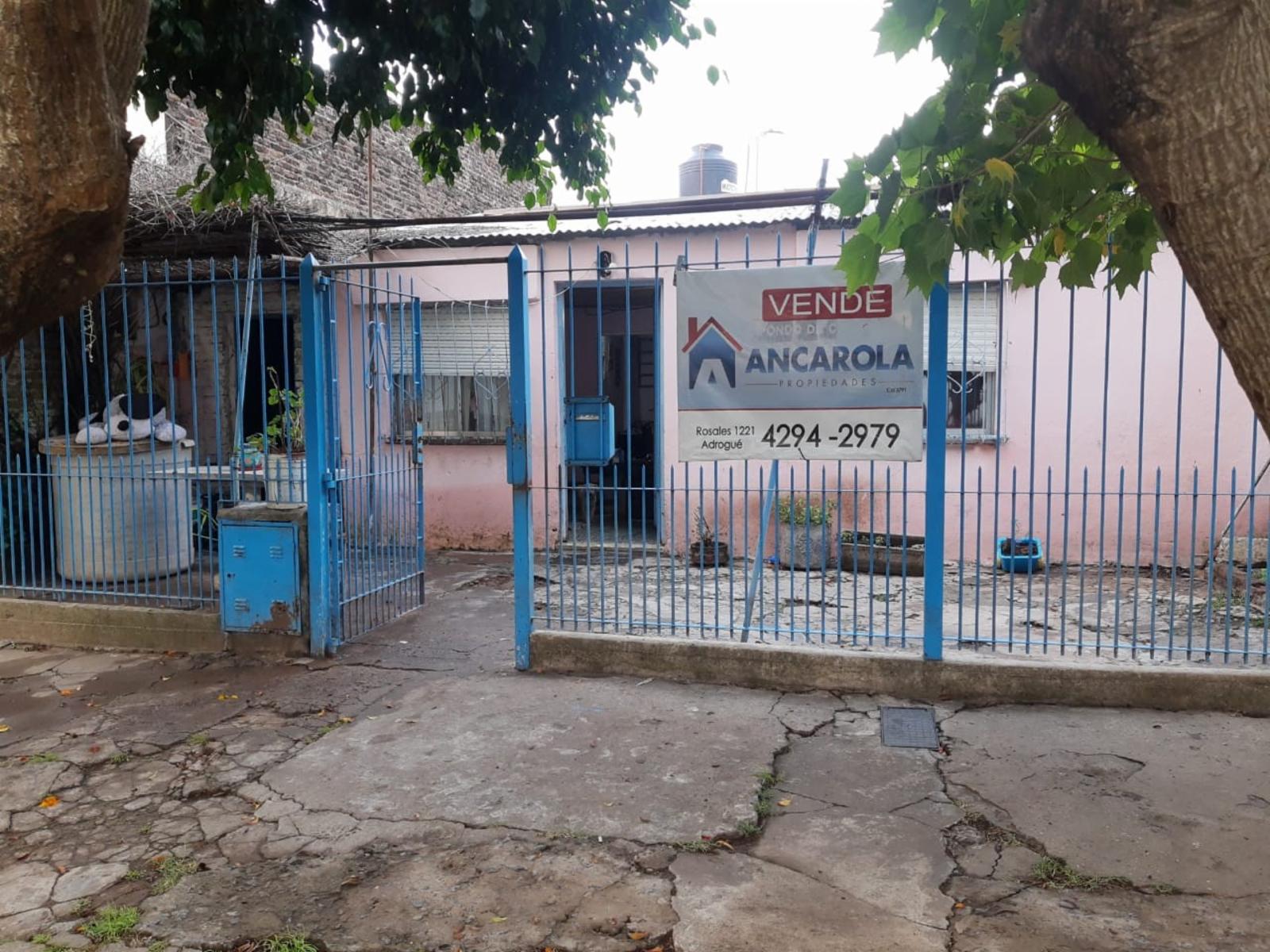 Venta de lote con edificación en Temperley