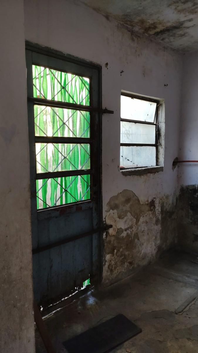 Venta de lote con edificación en Temperley — foto 3