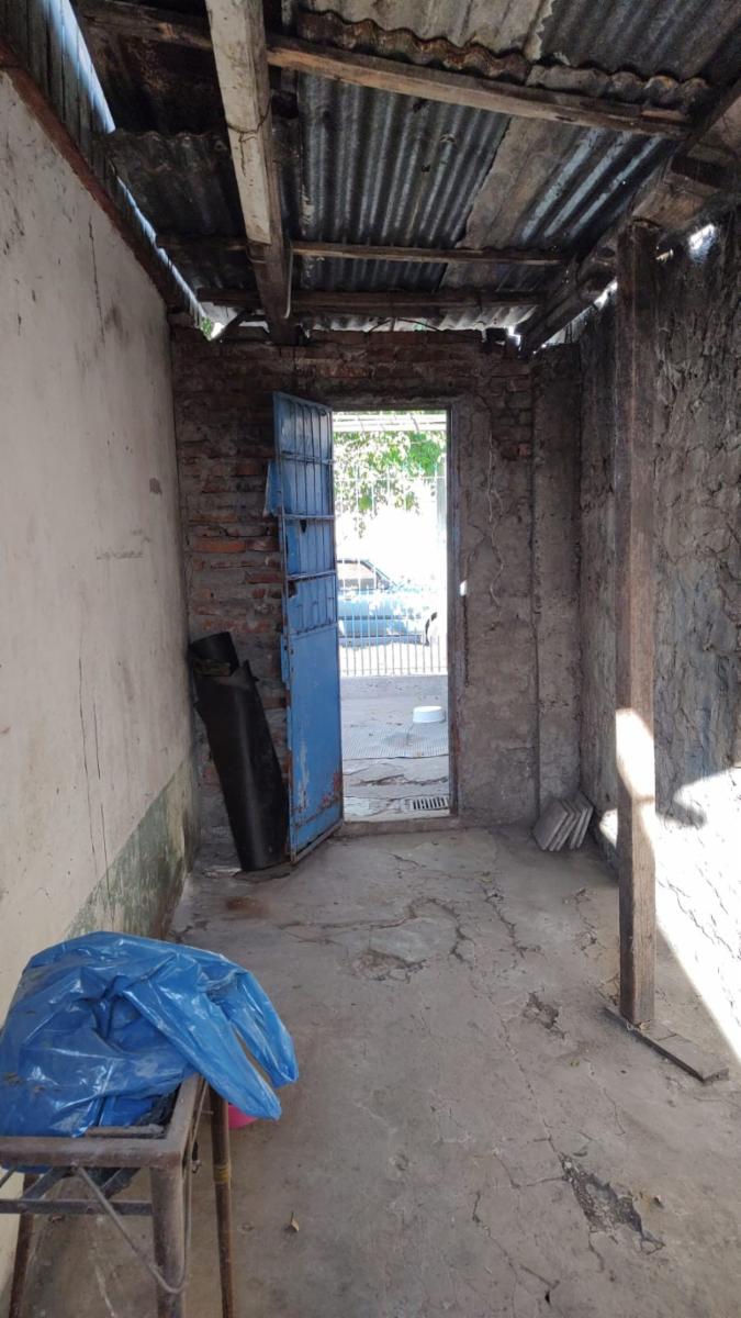 Venta de lote con edificación en Temperley — foto 10