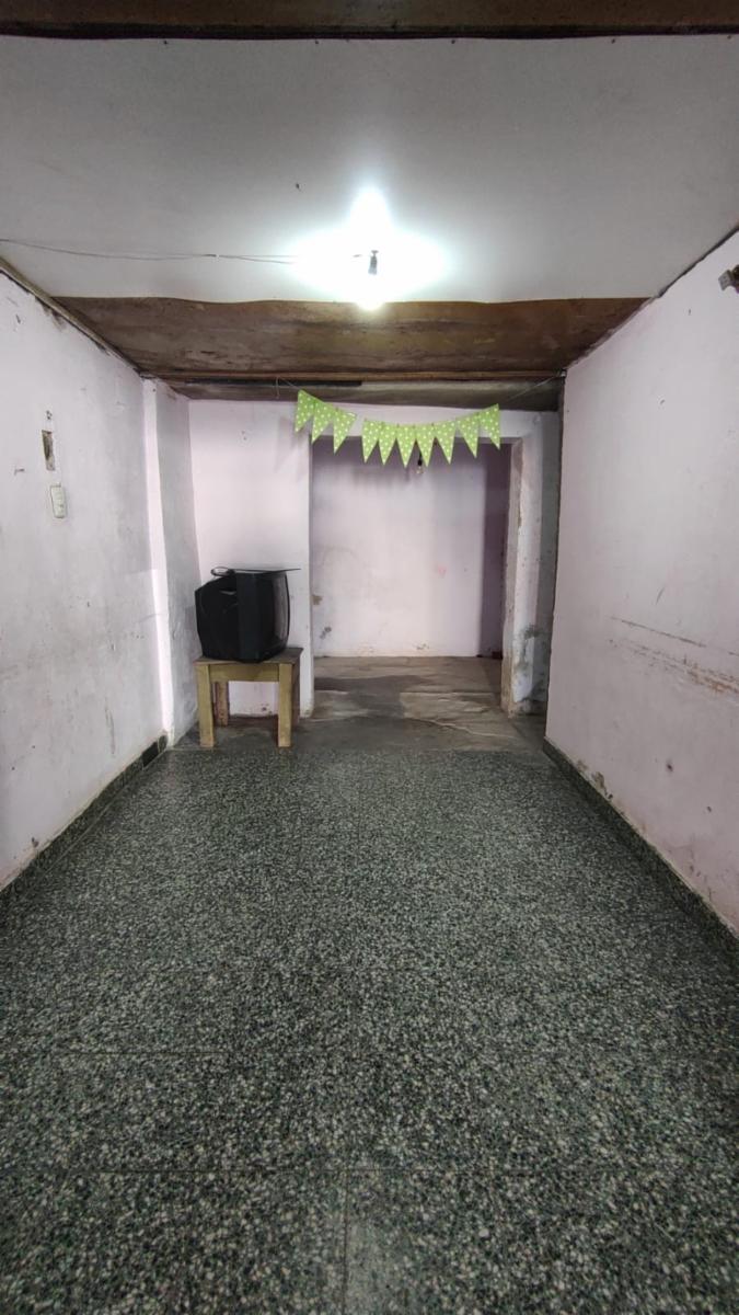 Venta de lote con edificación en Temperley — foto 12
