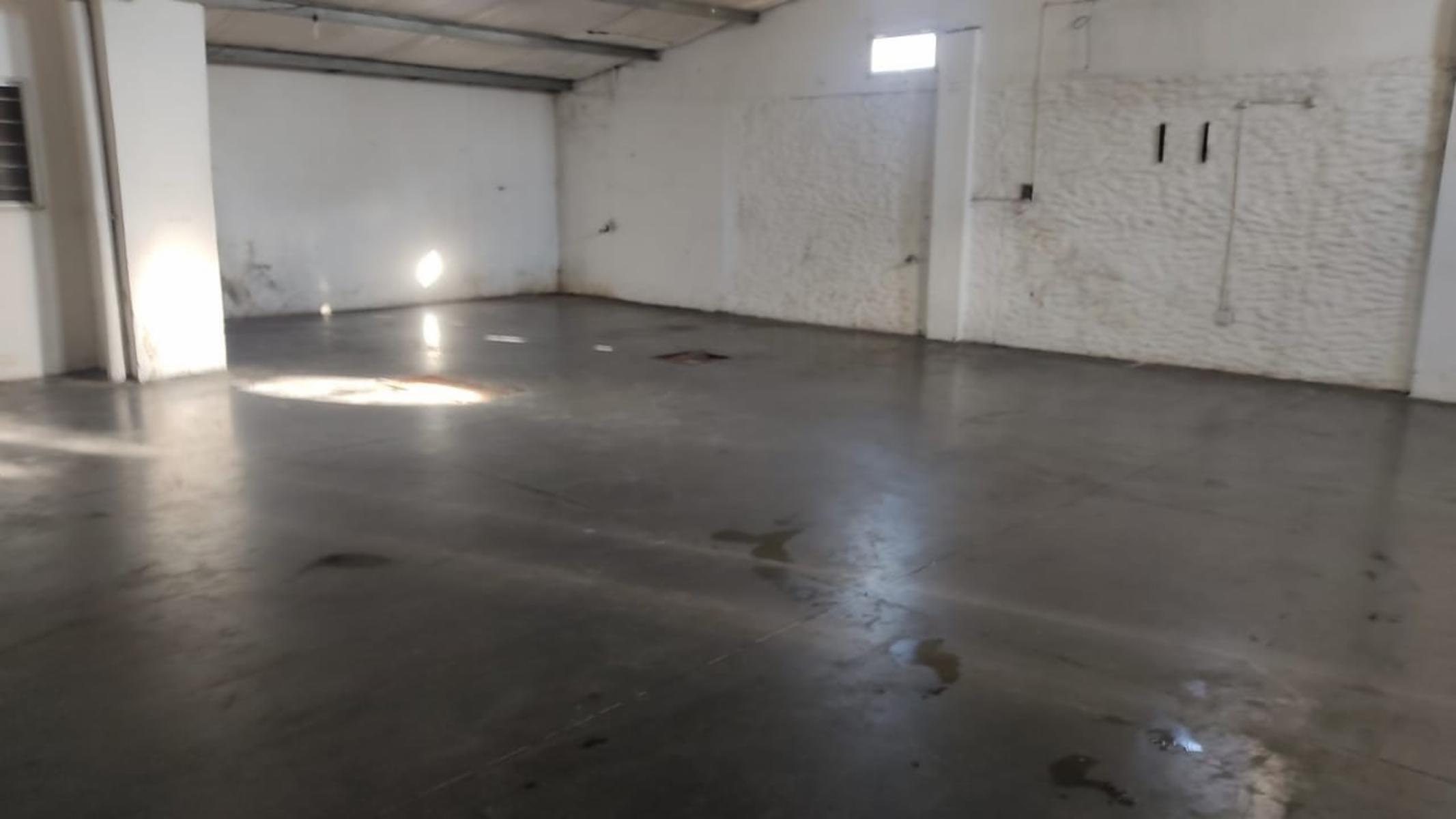 Alquiler de importante local con vivienda en Longchamps - 5