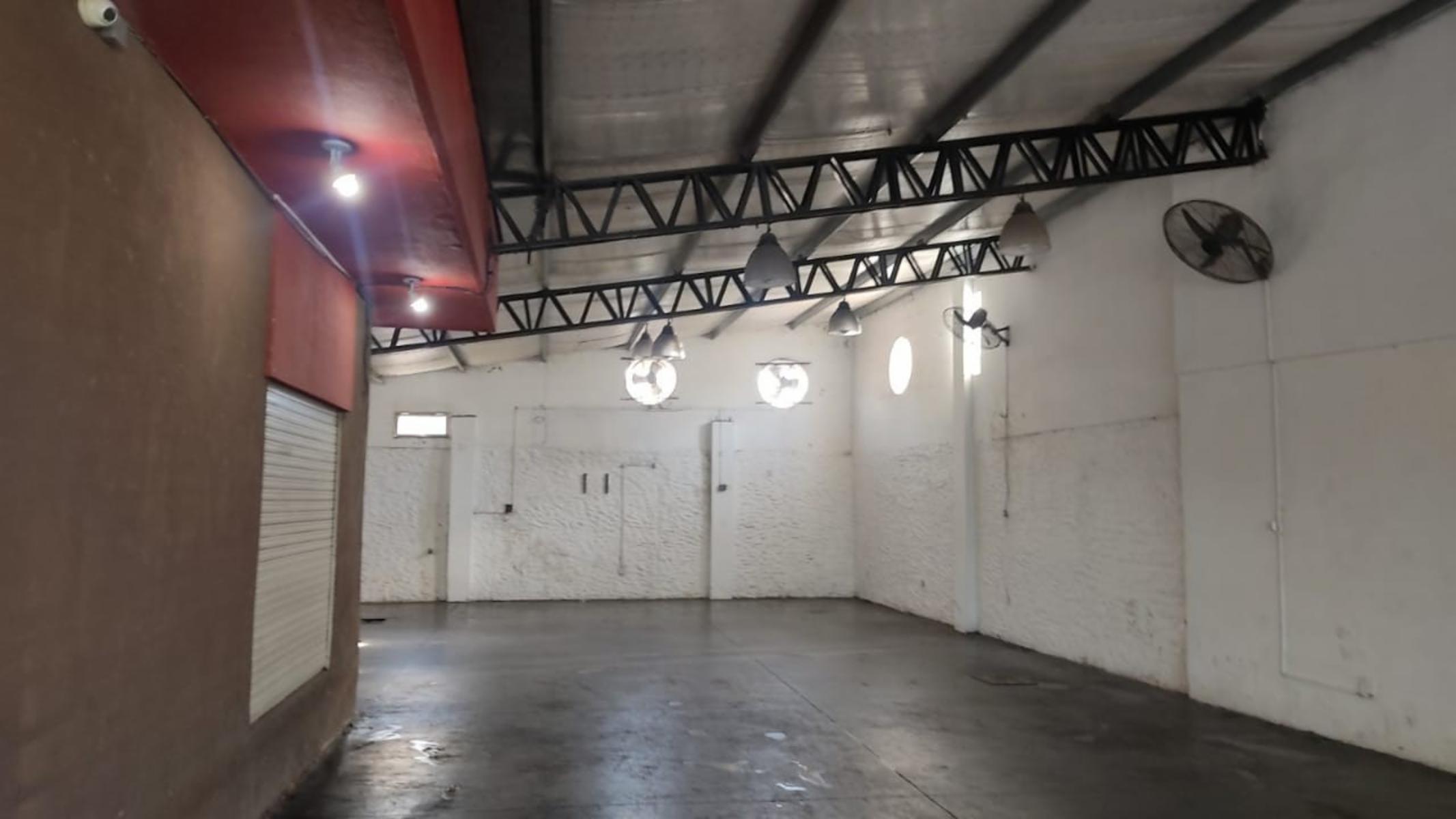 Alquiler de importante local con vivienda en Longchamps - 8