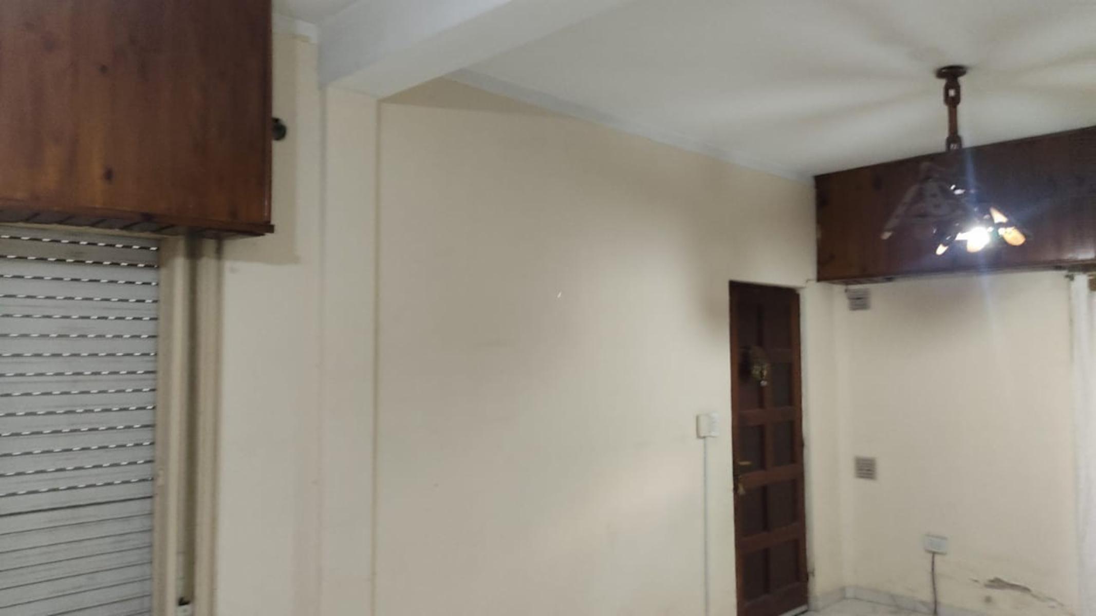Alquiler de importante local con vivienda en Longchamps - 9