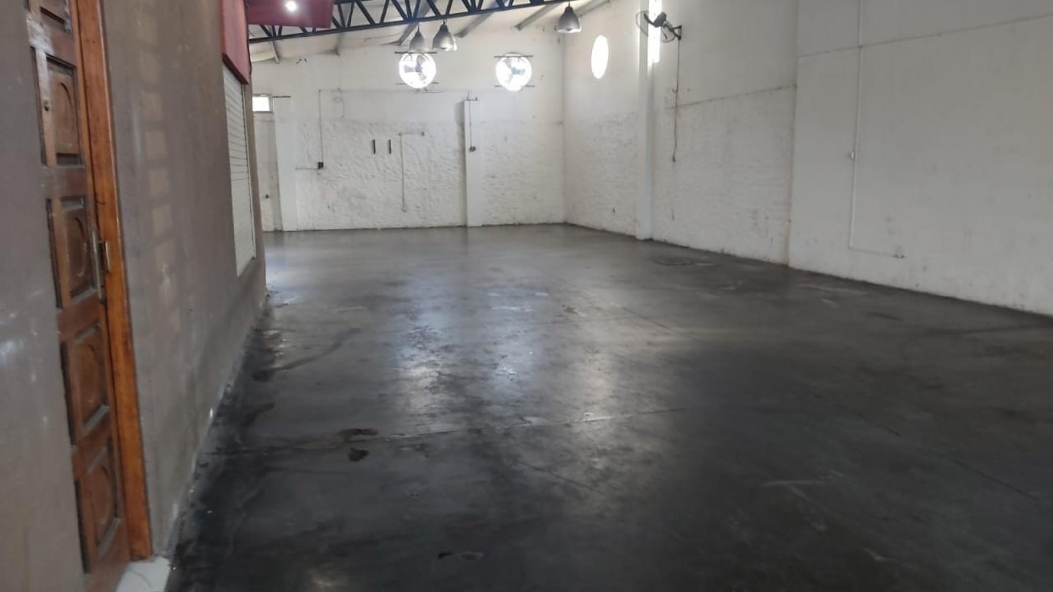Alquiler de importante local con vivienda en Longchamps - 10