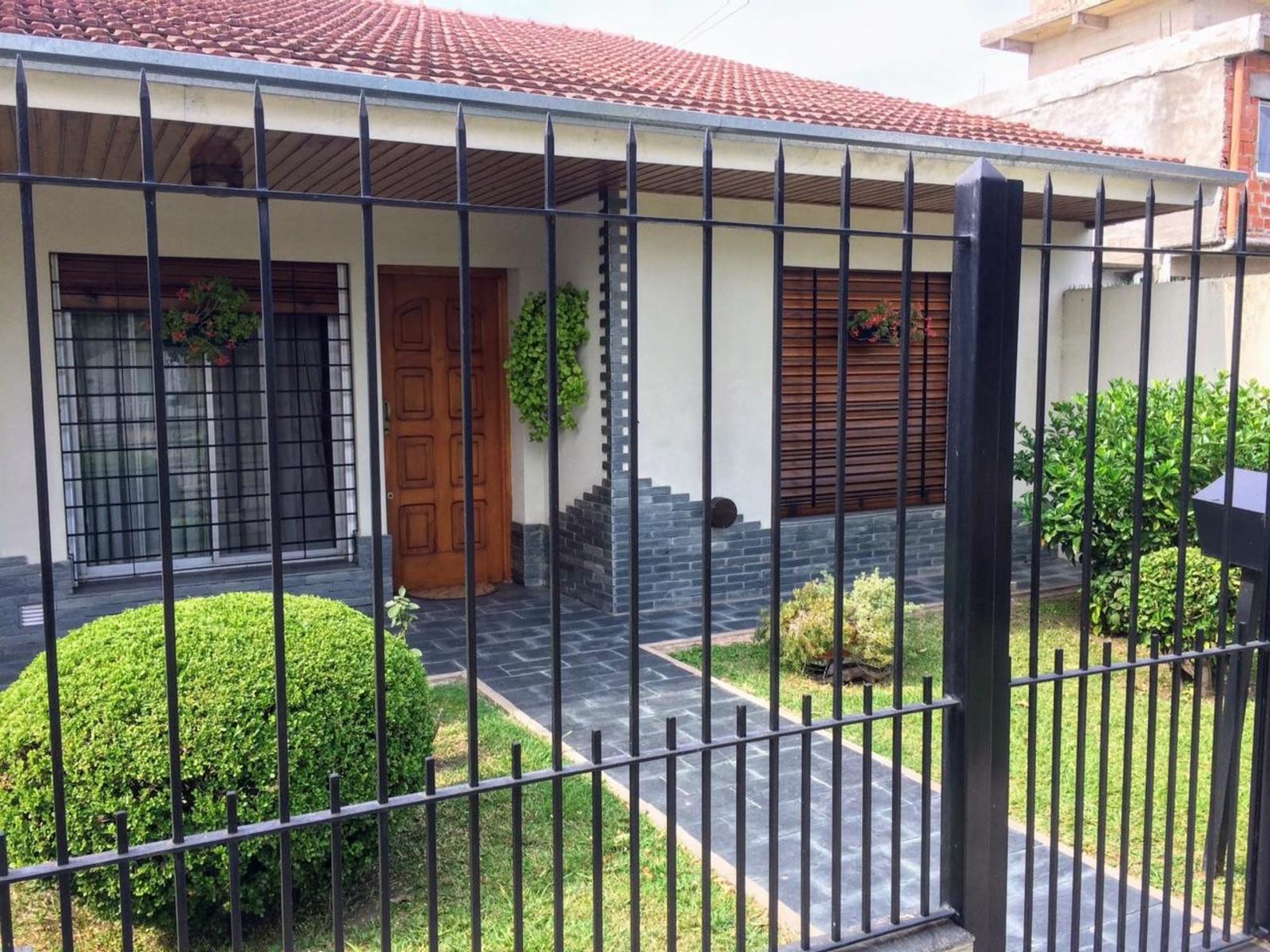 Venta de casa en Burzaco — foto 2