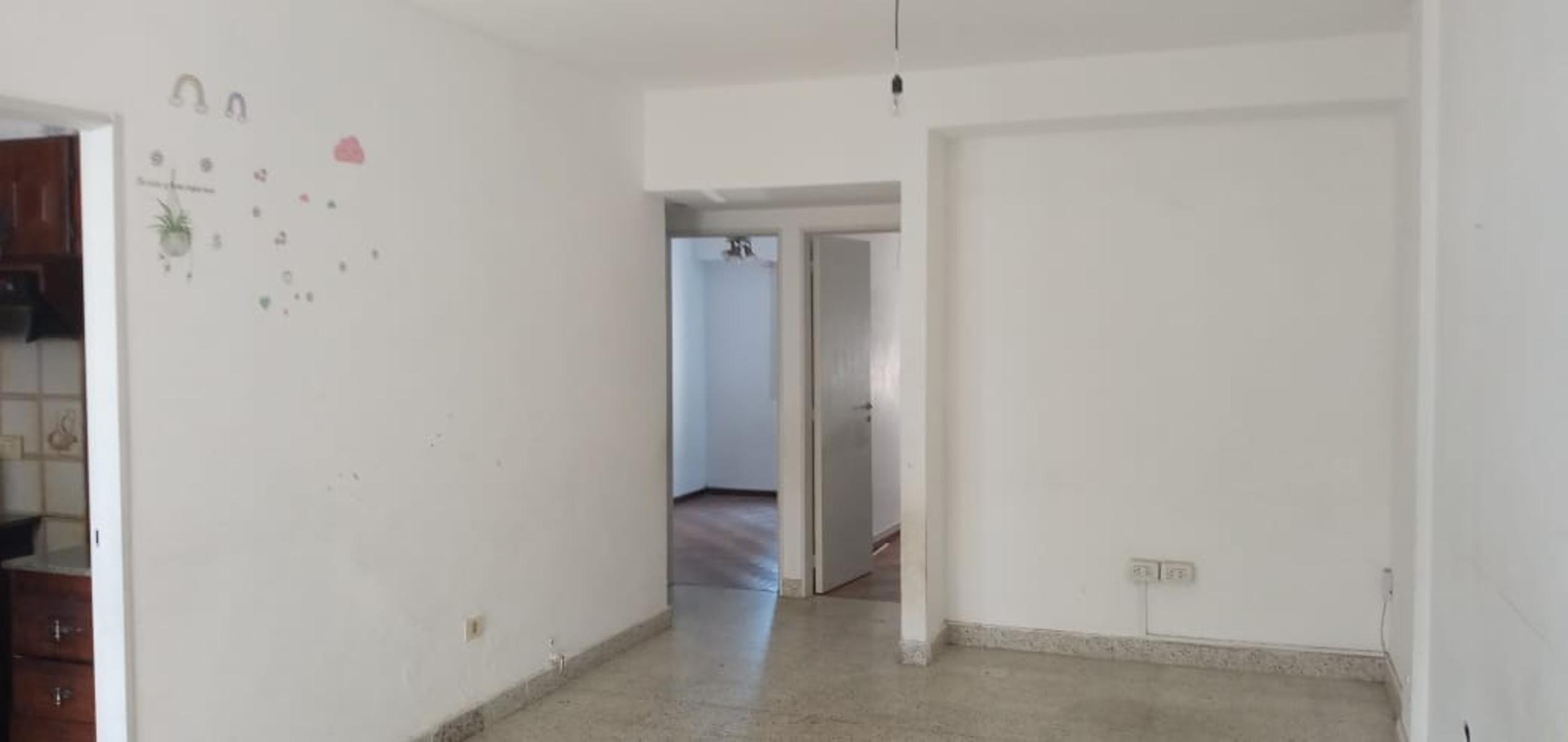Venta de departamento en pleno centro de Adrogué — foto 2