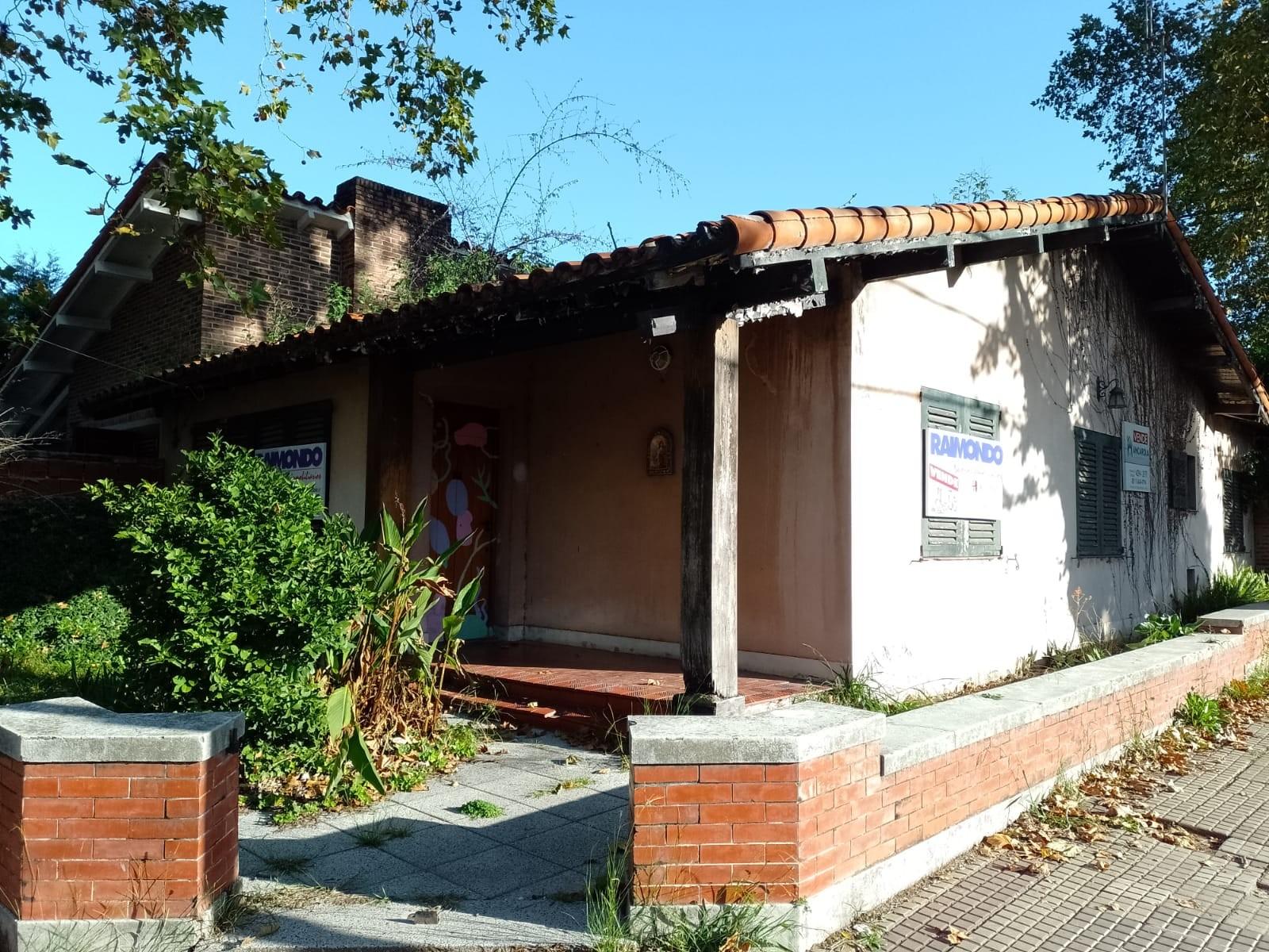 Venta de casa sobre Avenida Amenedo