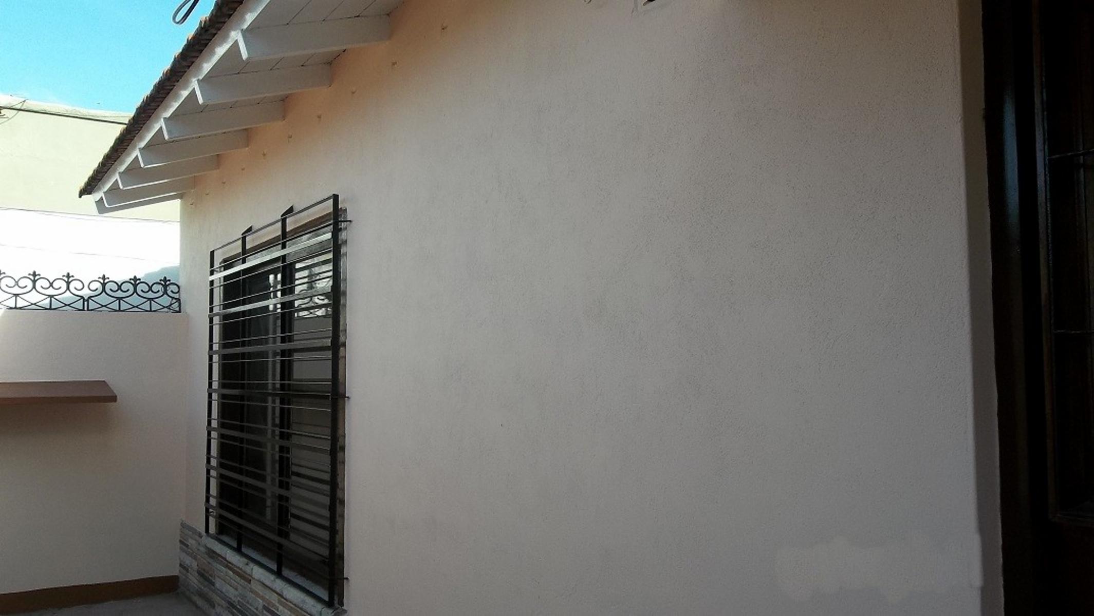 Alquiler de Departamento tipo casa en Adrogué - 1