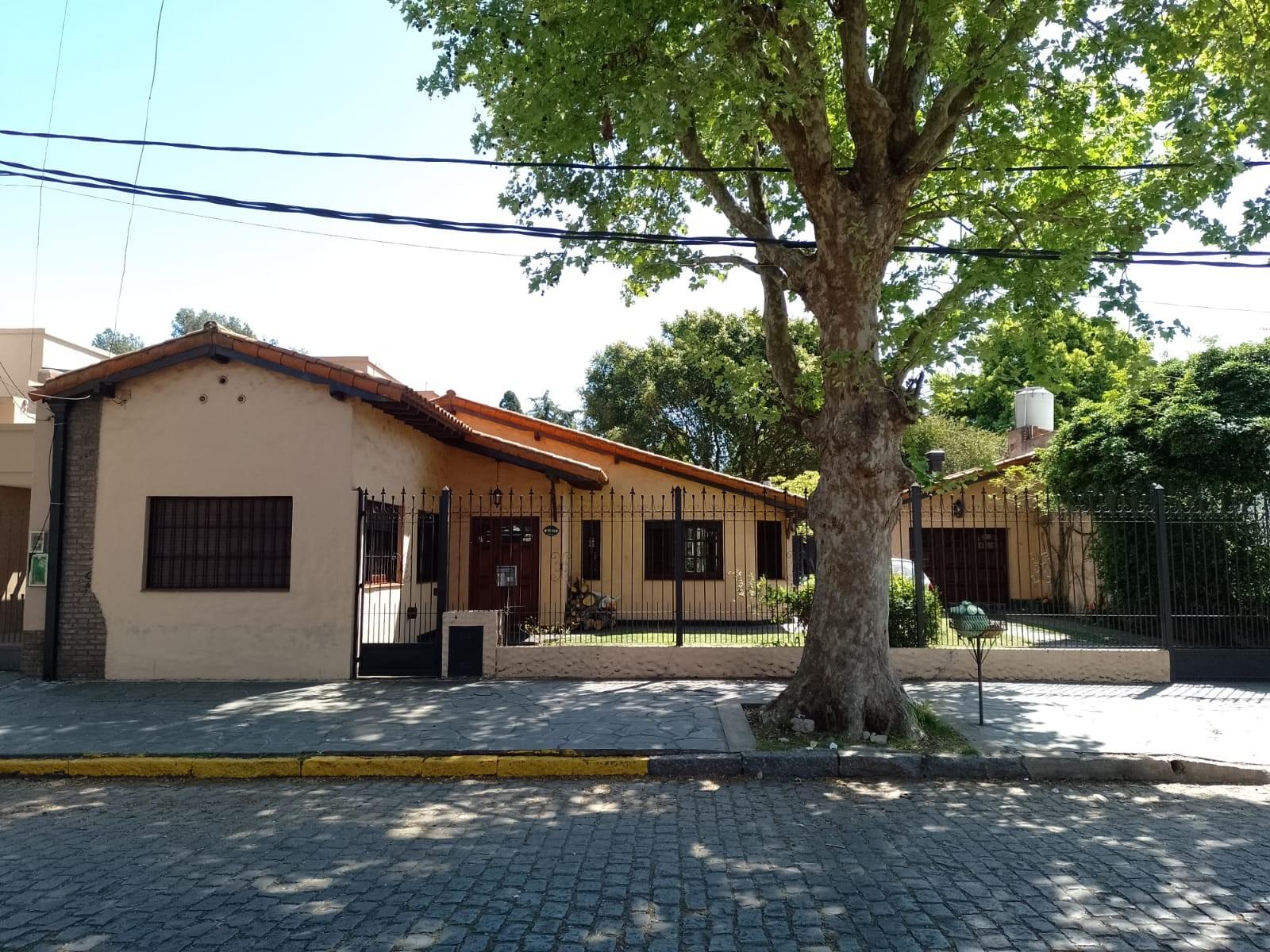 Venta de importante chalet en Adrogué — foto 2