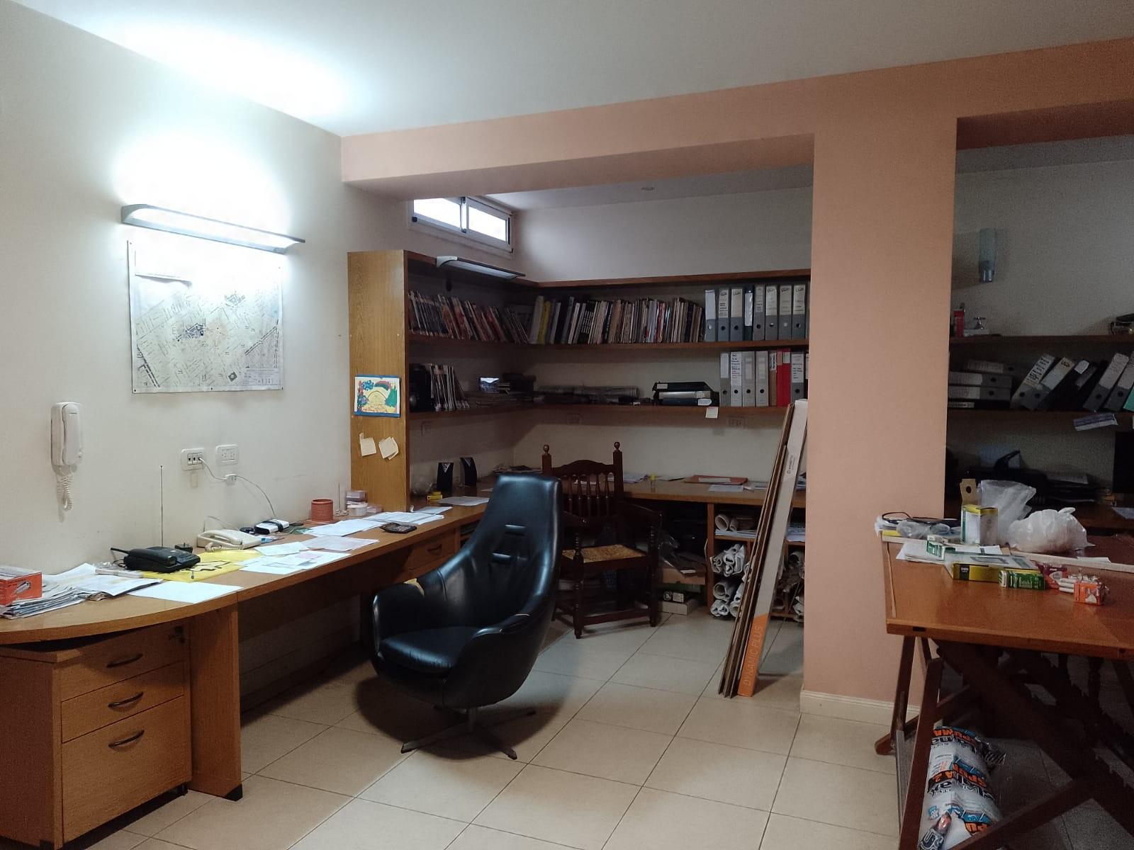Alquiler de oficina con cochera en Adrogué - 5
