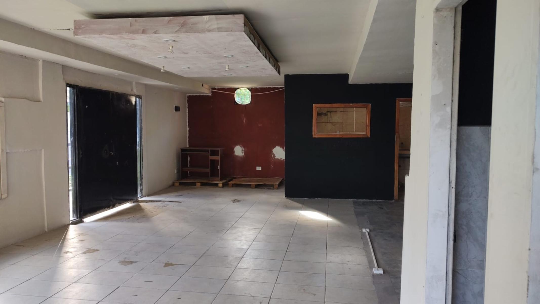 Alquiler de importante predio en Glew - 13