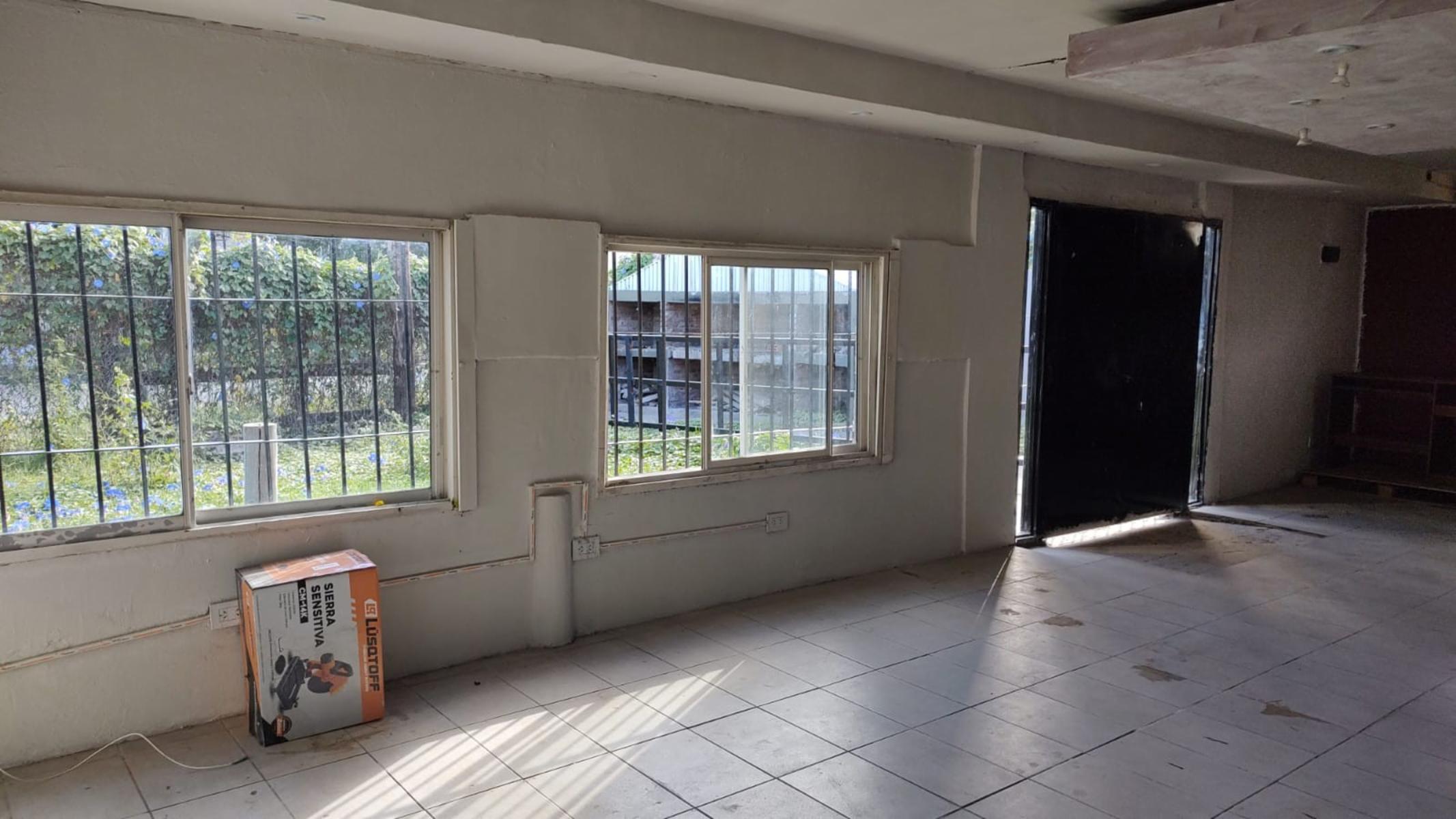 Alquiler de importante predio en Glew - 16