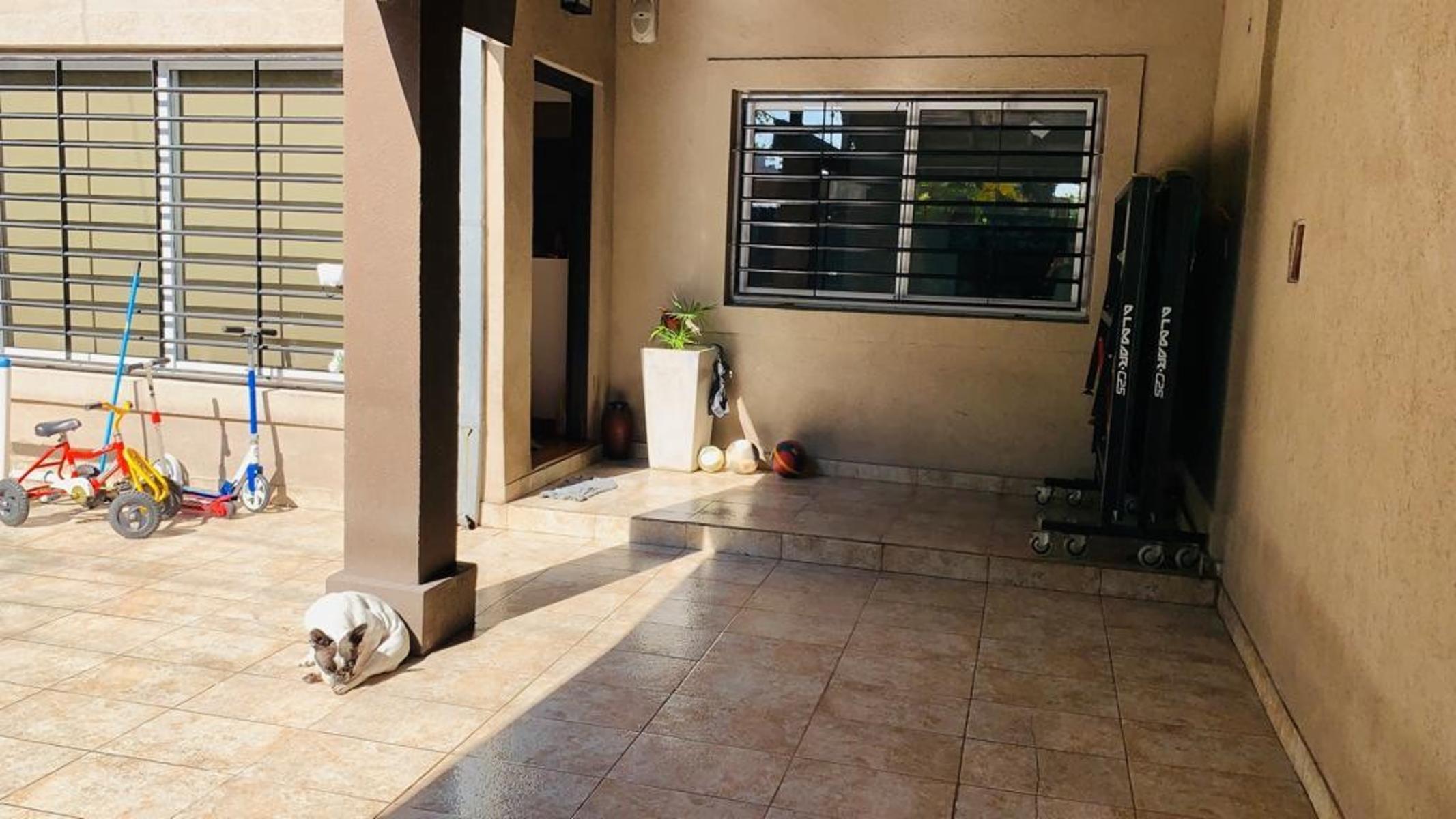 Venta de importante chalet en Rafael Calzada