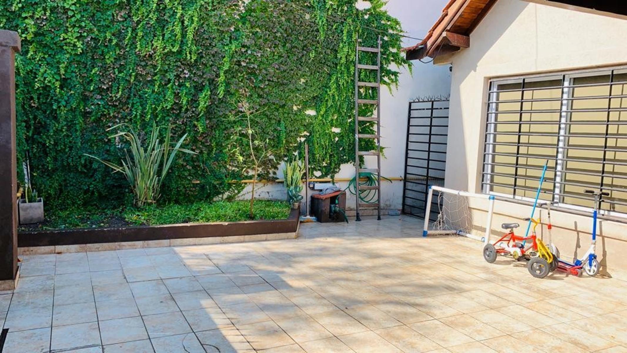 Venta de importante chalet en Rafael Calzada — foto 2