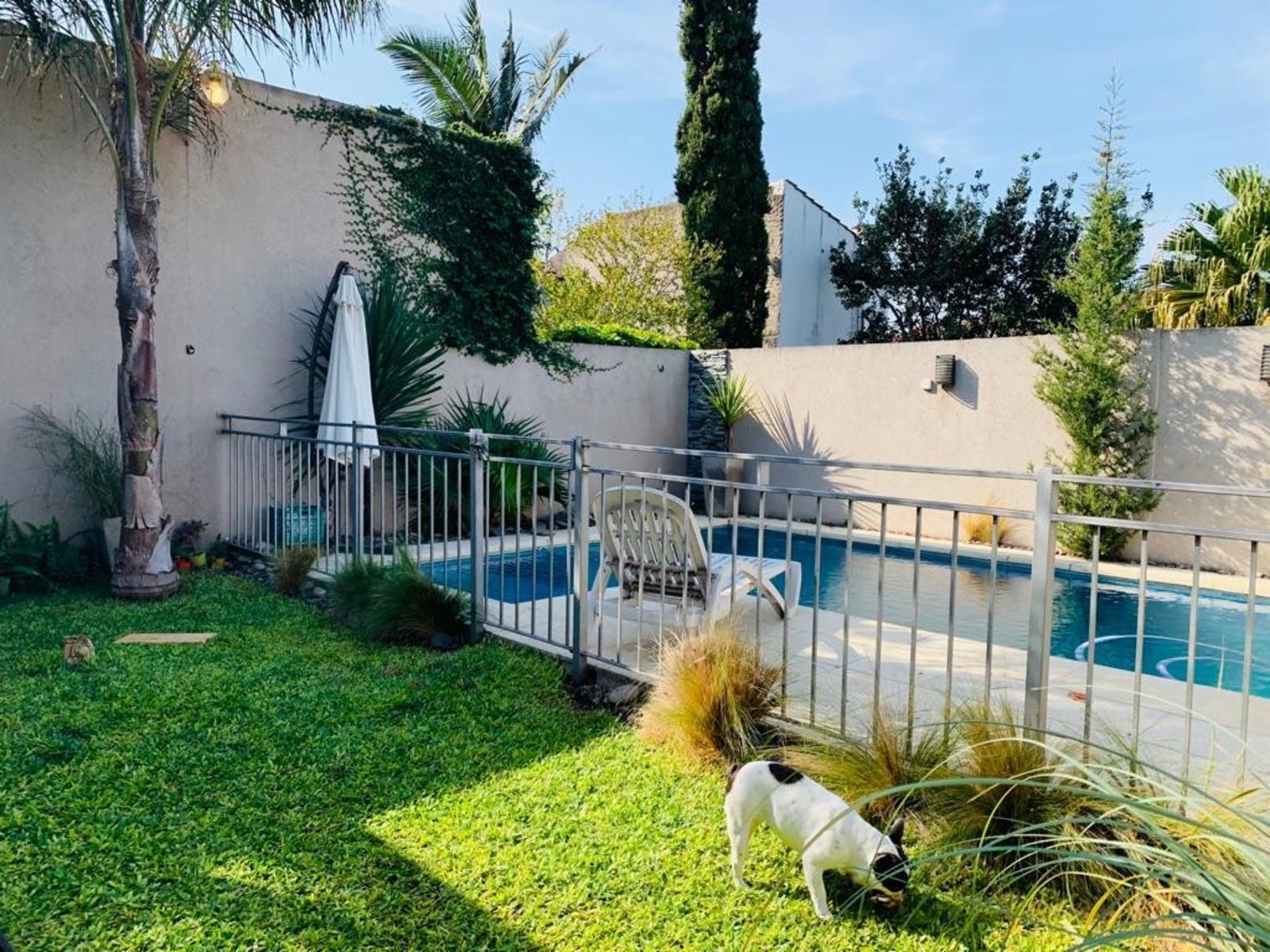 Venta de importante chalet en Rafael Calzada — foto 8