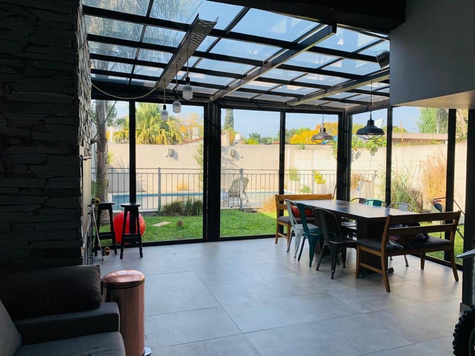 Venta de importante chalet en Rafael Calzada — foto 9