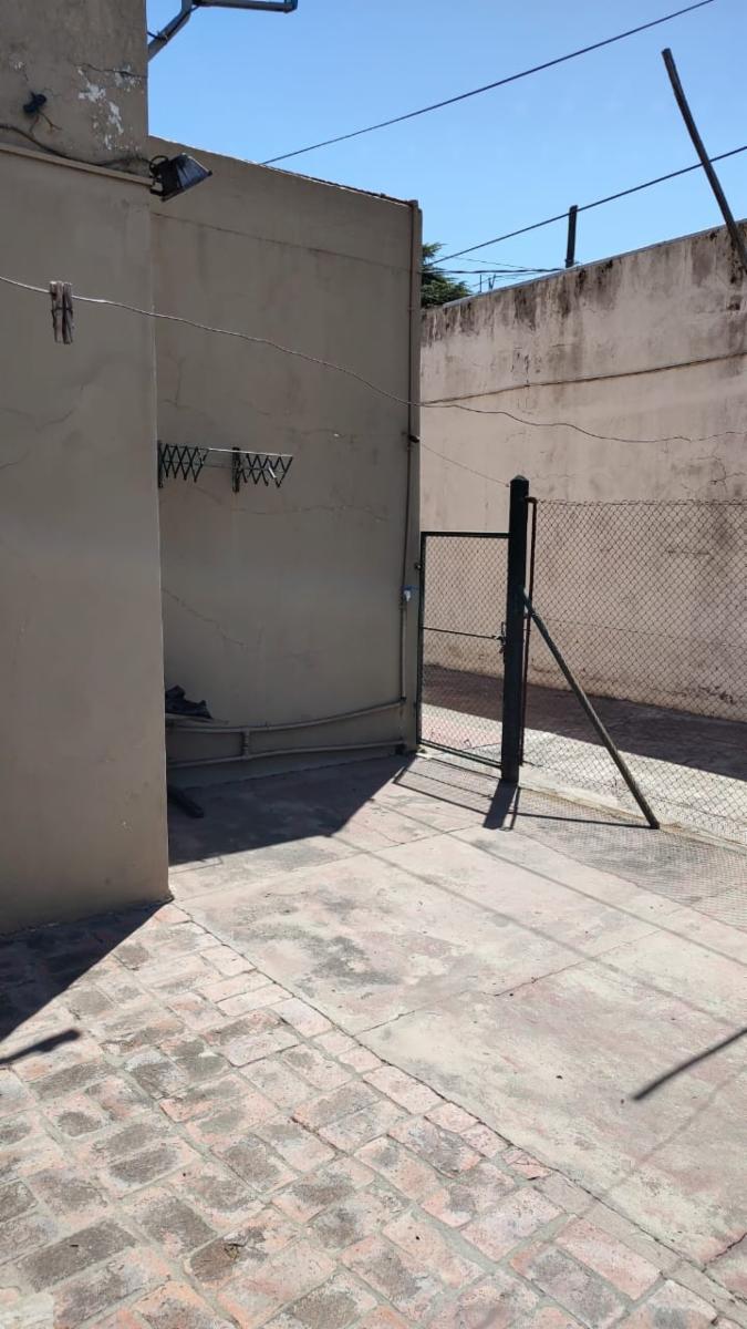 Alquiler de Casa tipo PH al frente ubicada sobre la Avenida Tomás Espora. - 14