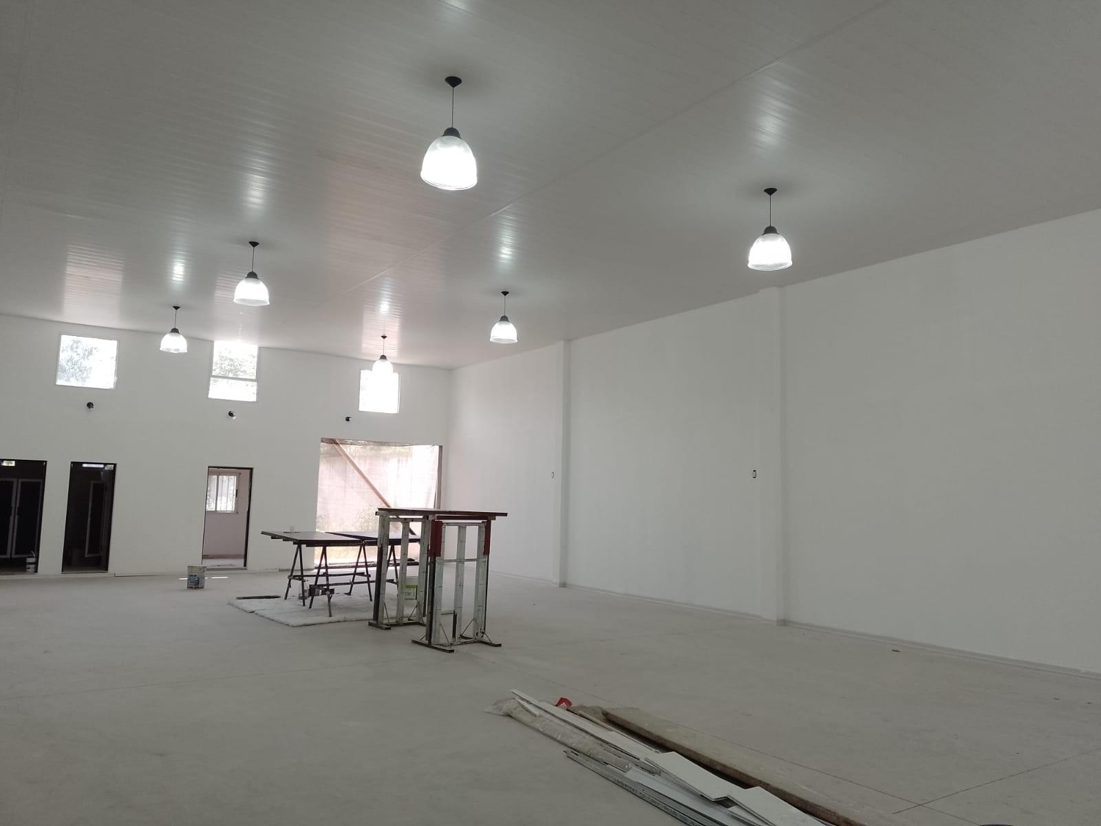 Alquiler de importante salón comercial en San Vicente - 1