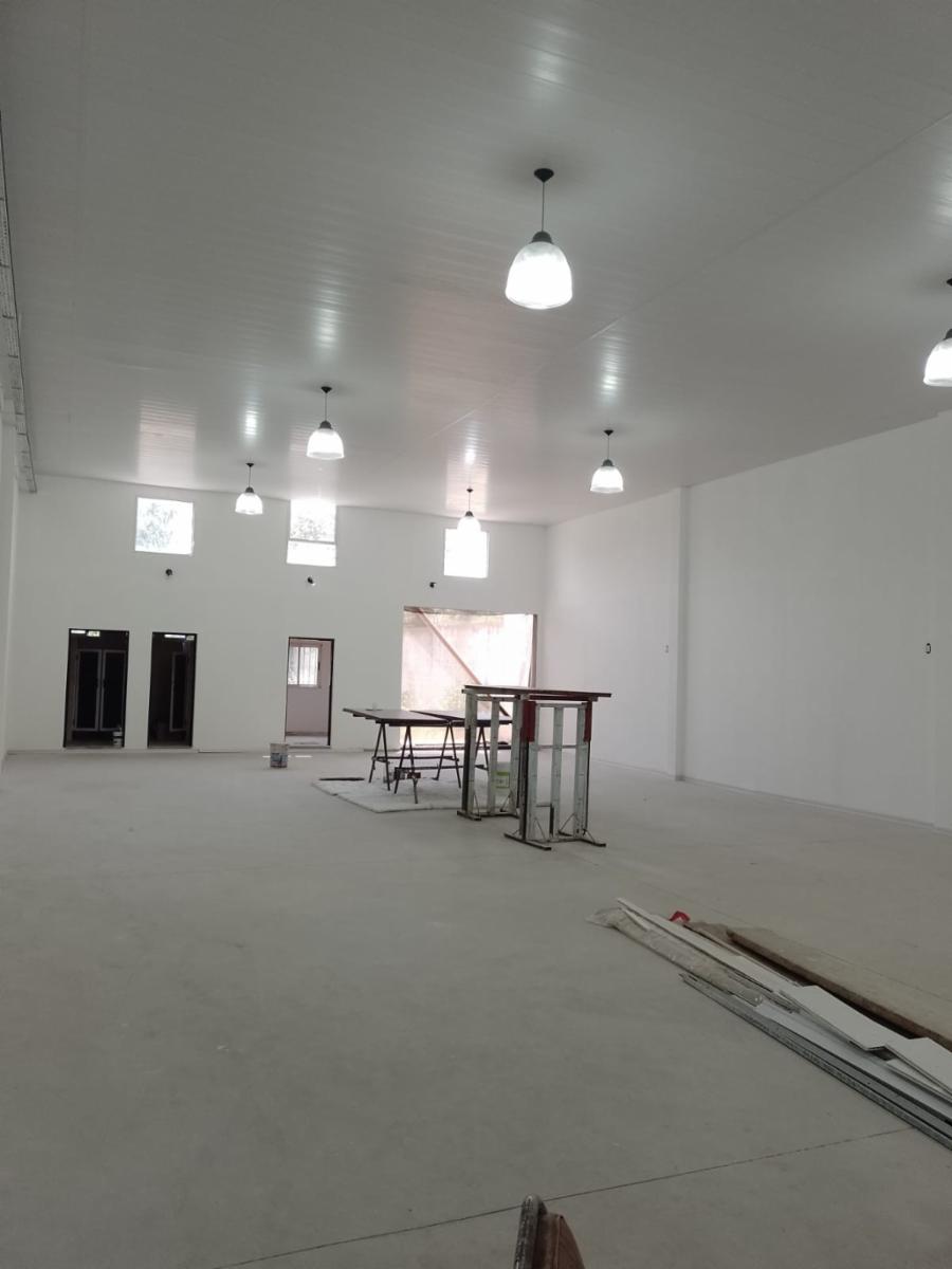 Alquiler de importante salón comercial en San Vicente - 4