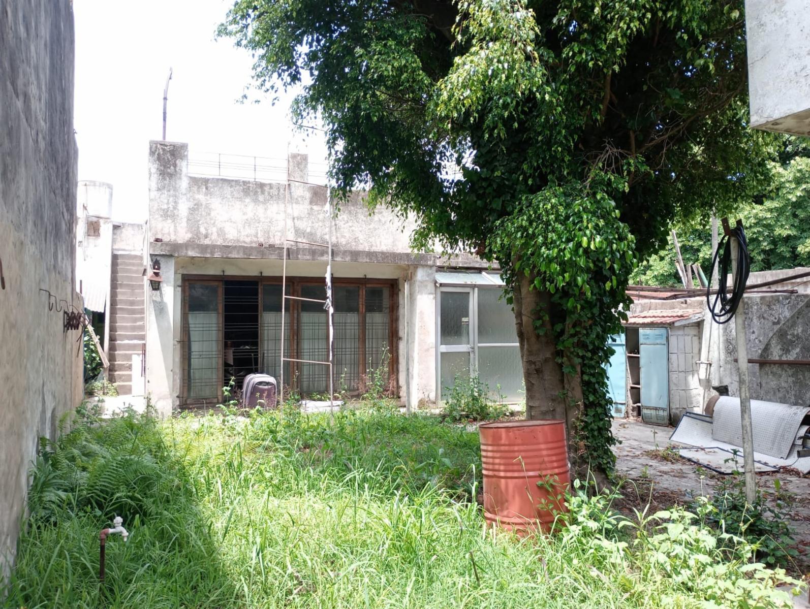 Venta de lote con edificación a reciclar sobre Avenida San Martín — foto 2