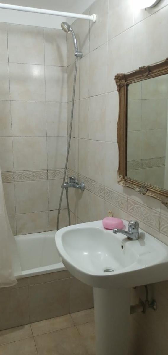 Alquiler de departamento de dos ambientes con cochera en Adrogué - 7