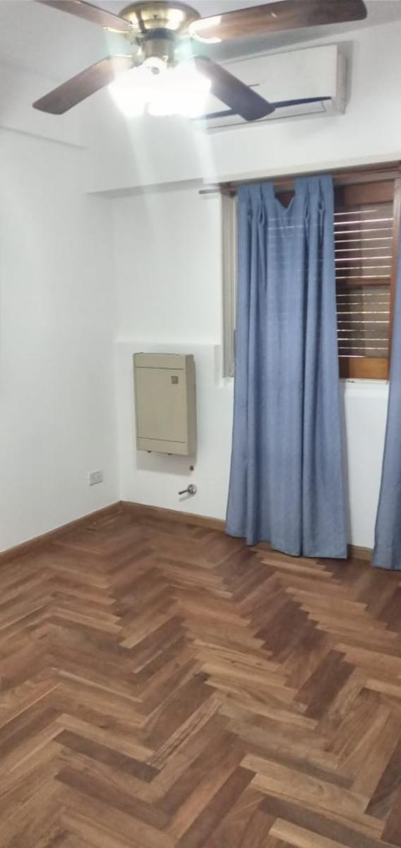 Alquiler de departamento de dos ambientes con cochera en Adrogué - 8