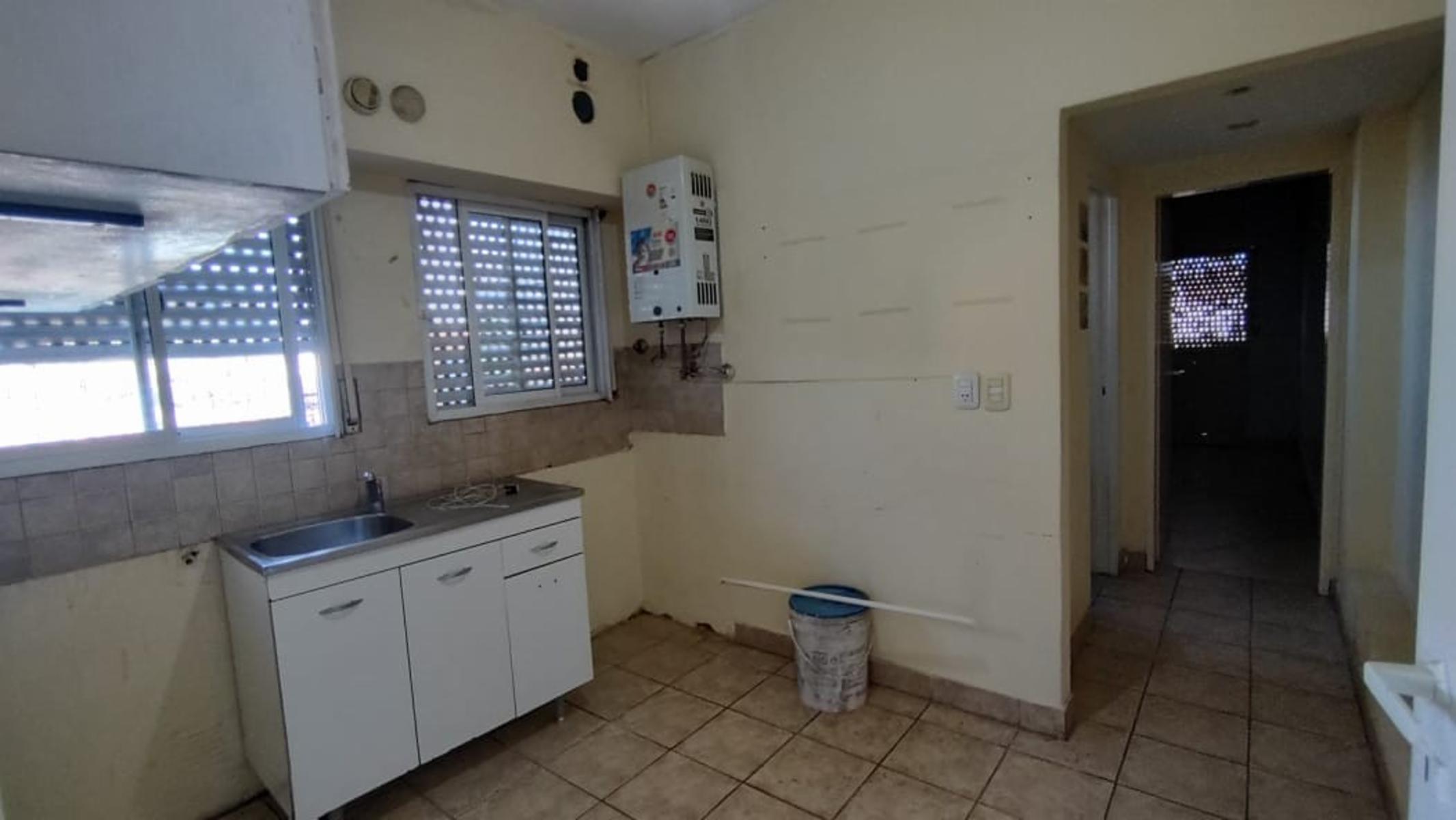 Alquiler de departamento de tres ambientes en Adrogué - 4