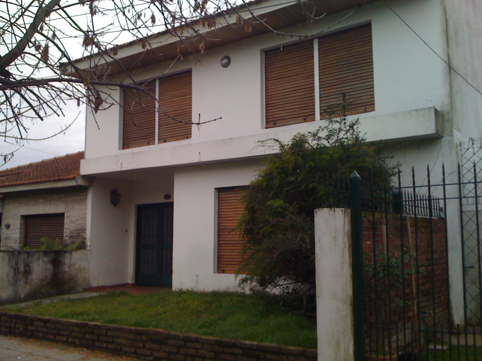 Importante Chalet en José Mármol — foto 3