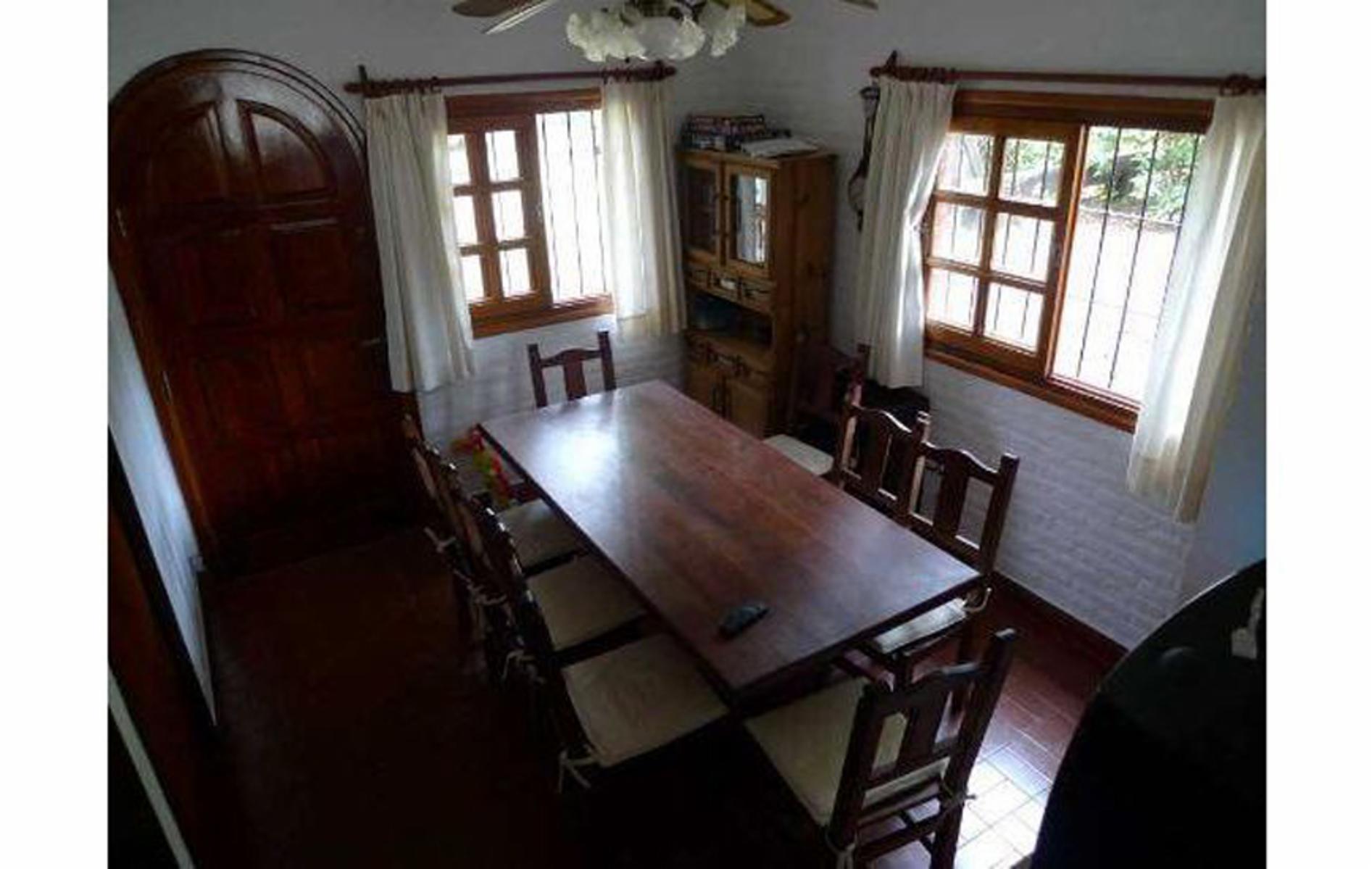SE VENDE CASA EN PINAMAR A 5 CUADRAS DE LA PLAYA