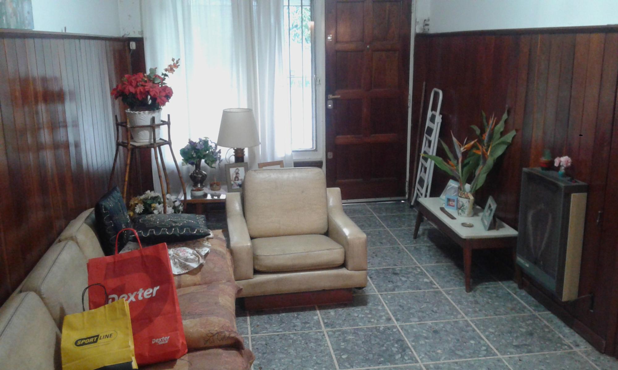 SE VENDE COMODA CASA DE 4 AMB EN CIUDAD JARDIN LOMAS DEL PALOMAR — foto 2