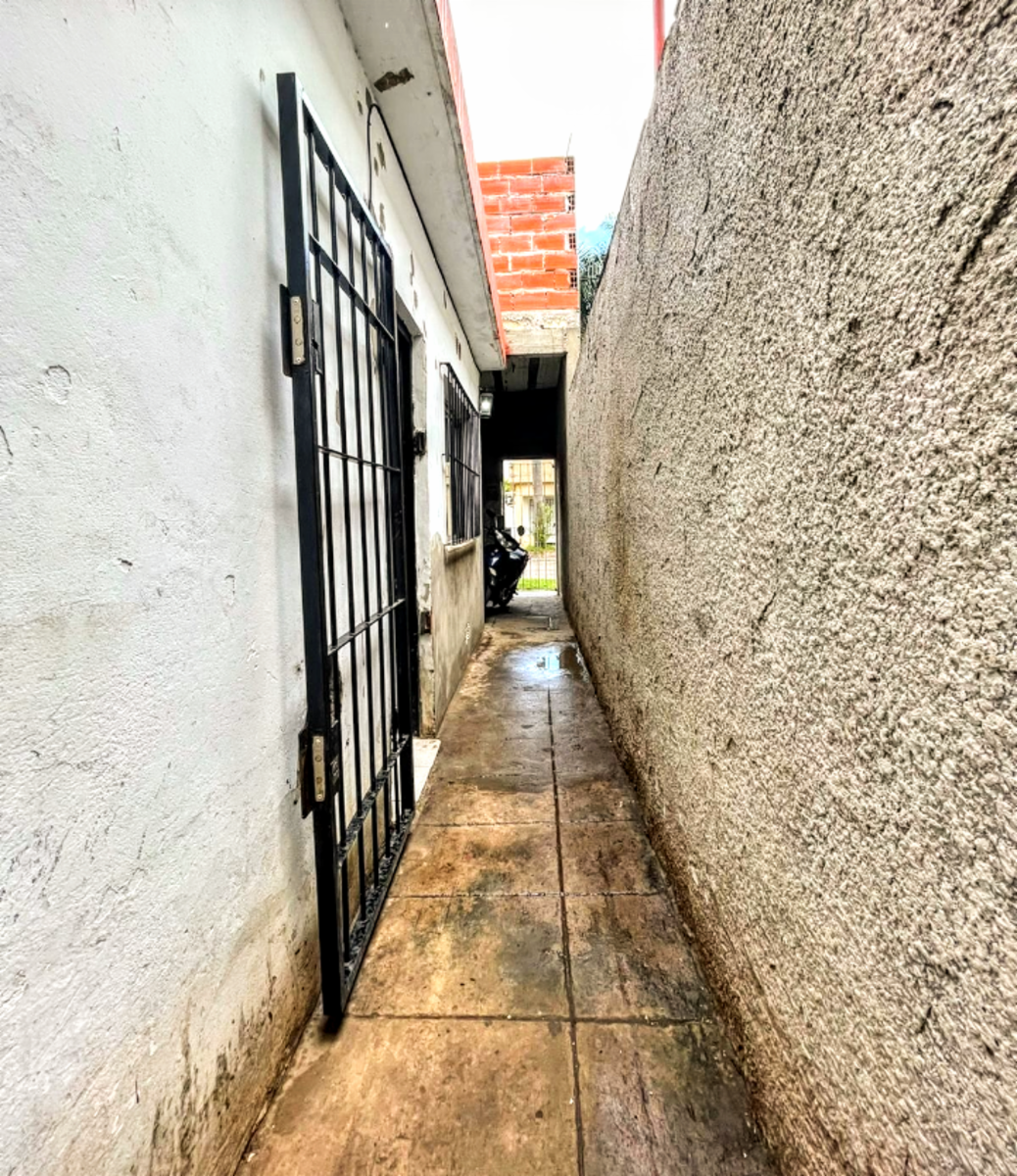 OPORTUNIDAD - CASA CON DOS DORMITORIOS CON BUEN FONDO MAS UN DEPARTAMENTO-GRAL RODRIGUEZ GENTRO — foto 7